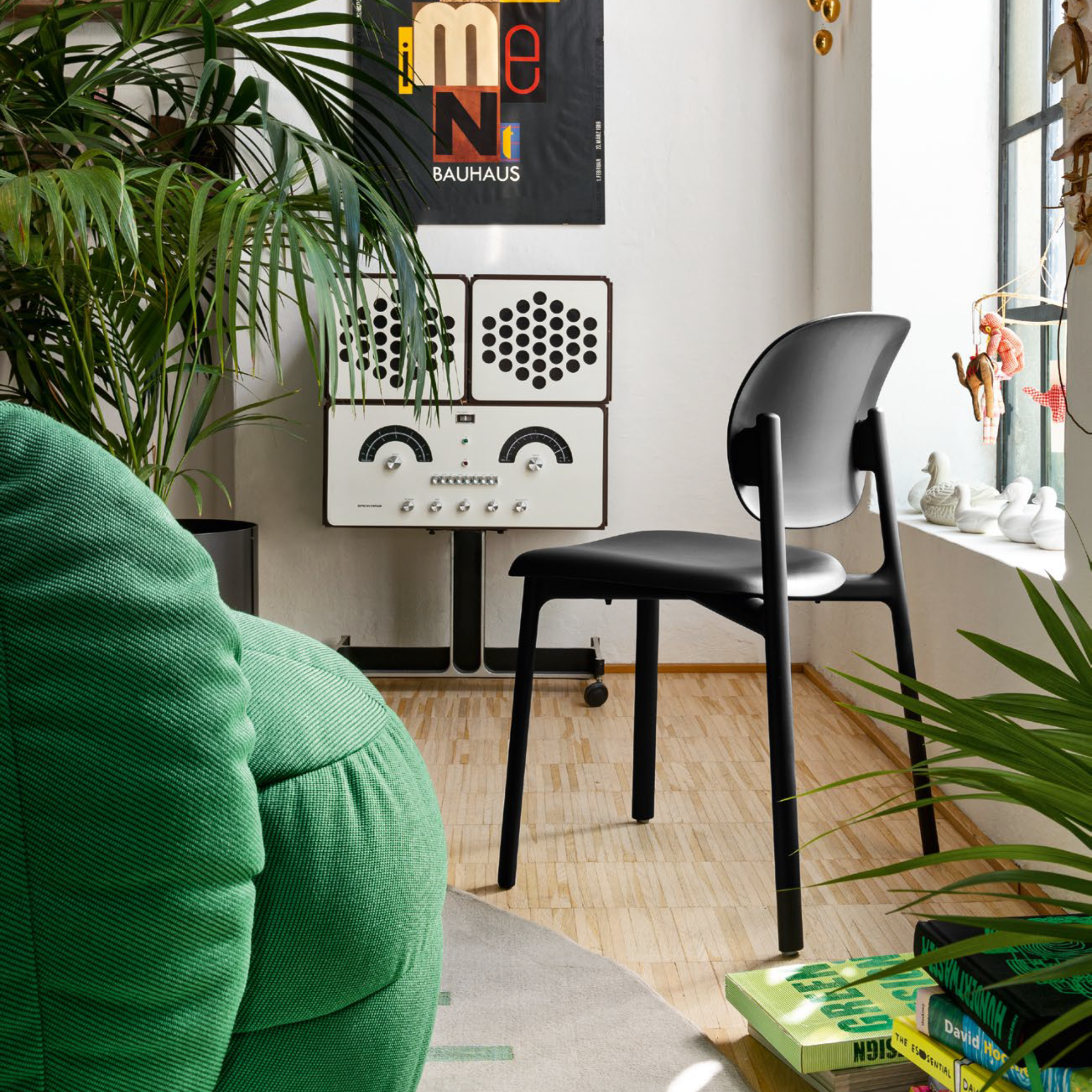 "Zero" modern living room chair in recycled polypropylene 53x53 cm 82h