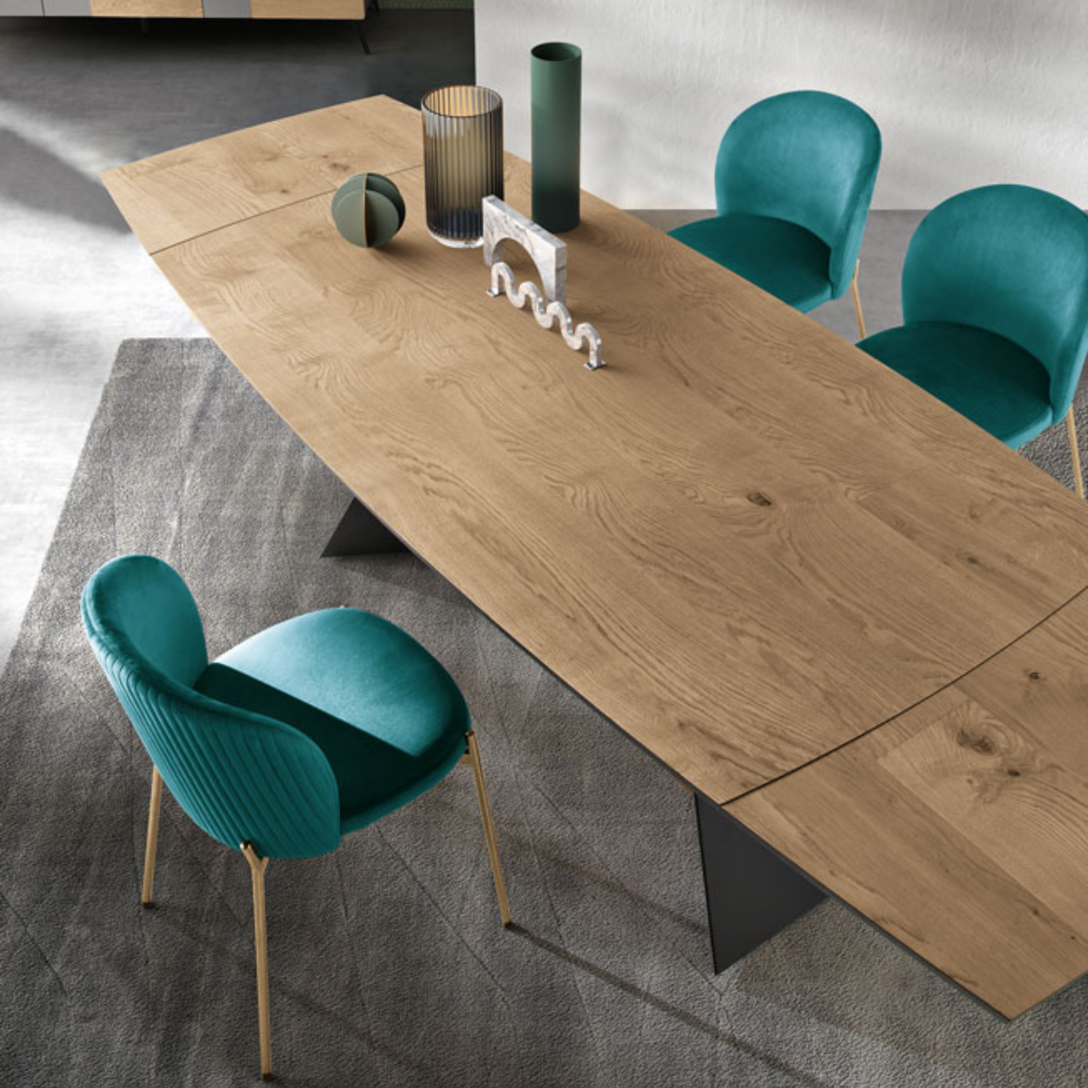Modern extendable table "Nora" with metal base and oak top