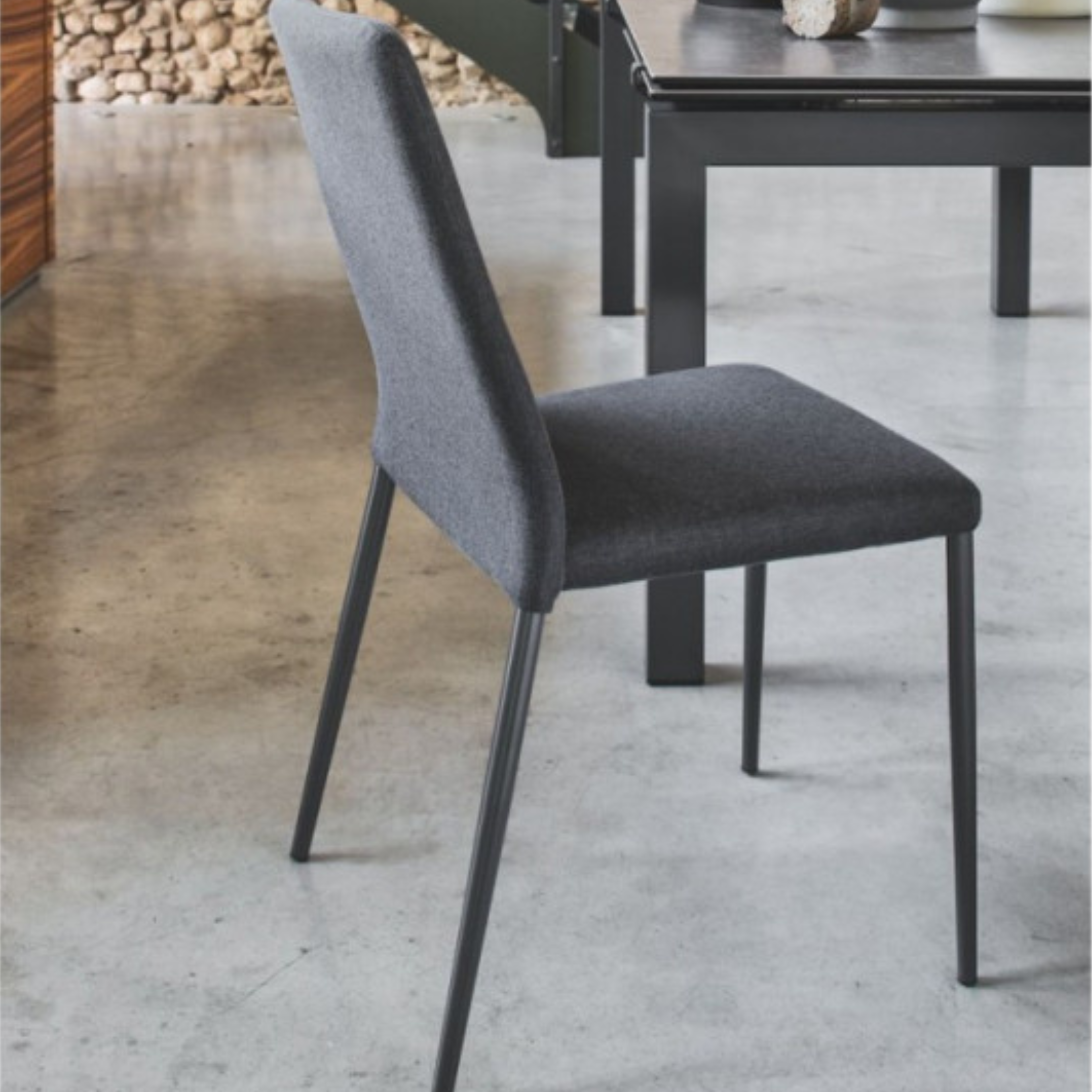 Set of modern "Club" living room chairs with padded seat and backrest, 47x57 cm, 91h