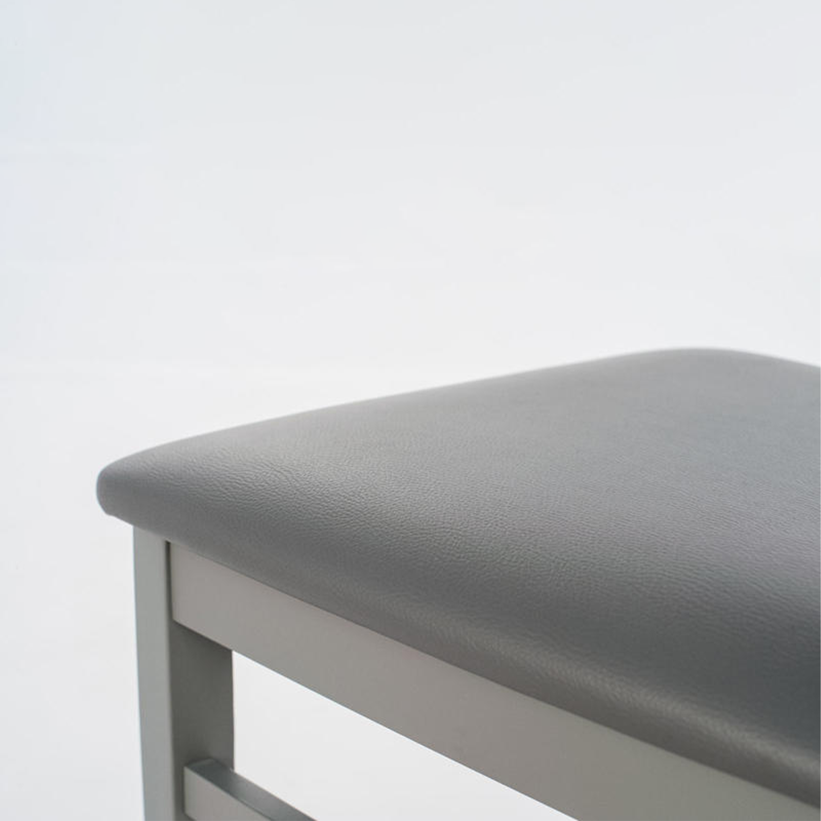 Set of "Siena" living room chairs in lacquered wood, modern upholstered, 44x45 cm, 82 cm high.