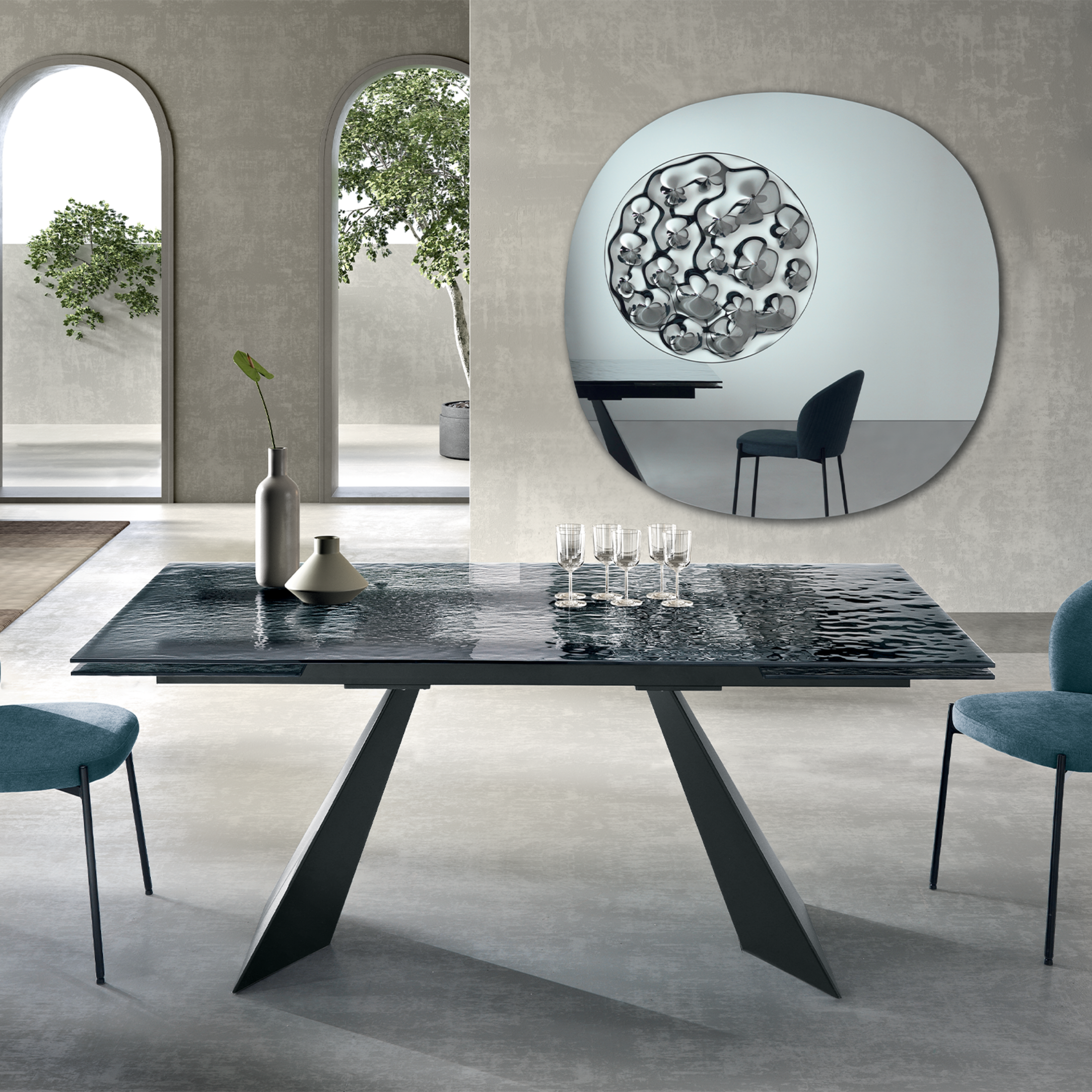 "Rubino" extendable dining table with hammered glass top