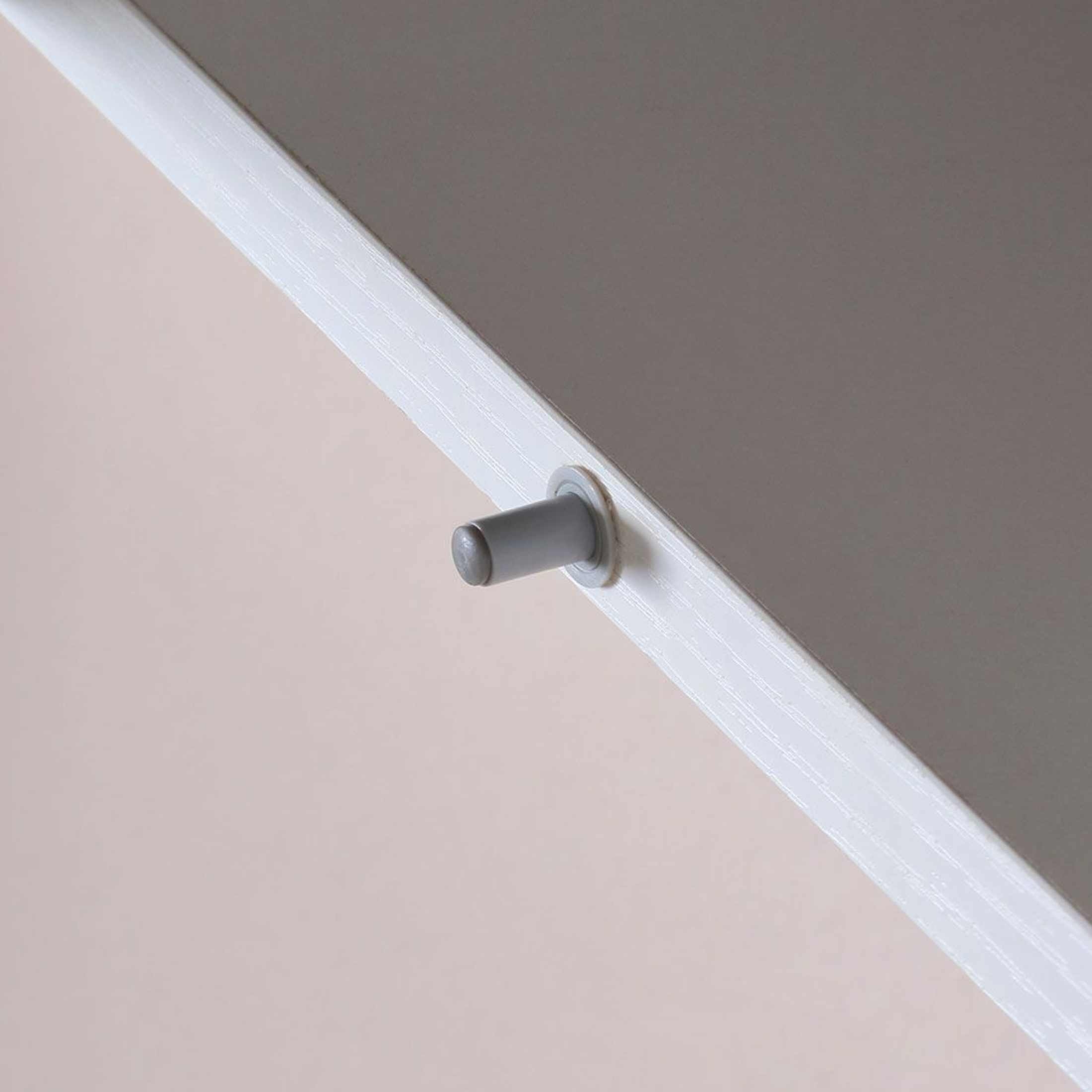 Tall suspended white wood-effect wall unit with two doors, 30x30 cm, 170 cm high