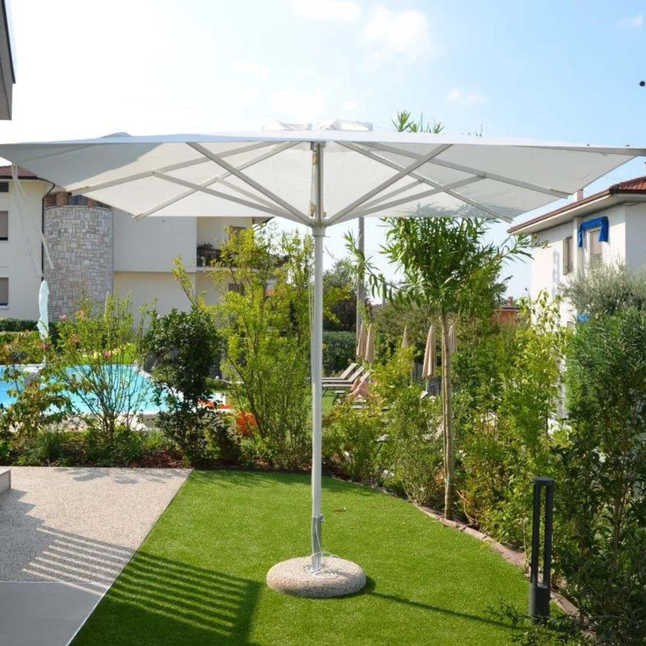 Modern "Corallo Classic" umbrella with white central pole