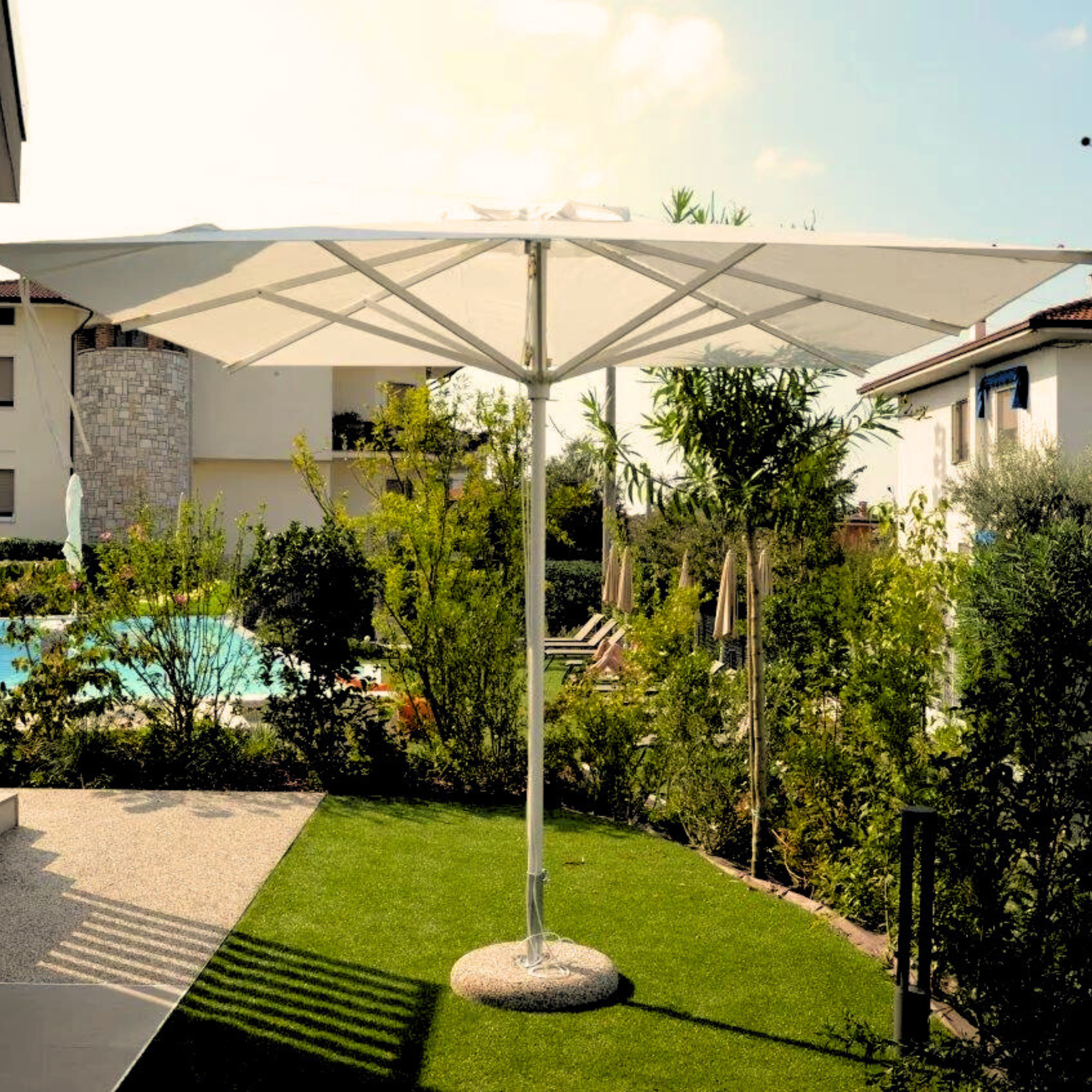 Modern "Corallo Classic" umbrella with white central pole