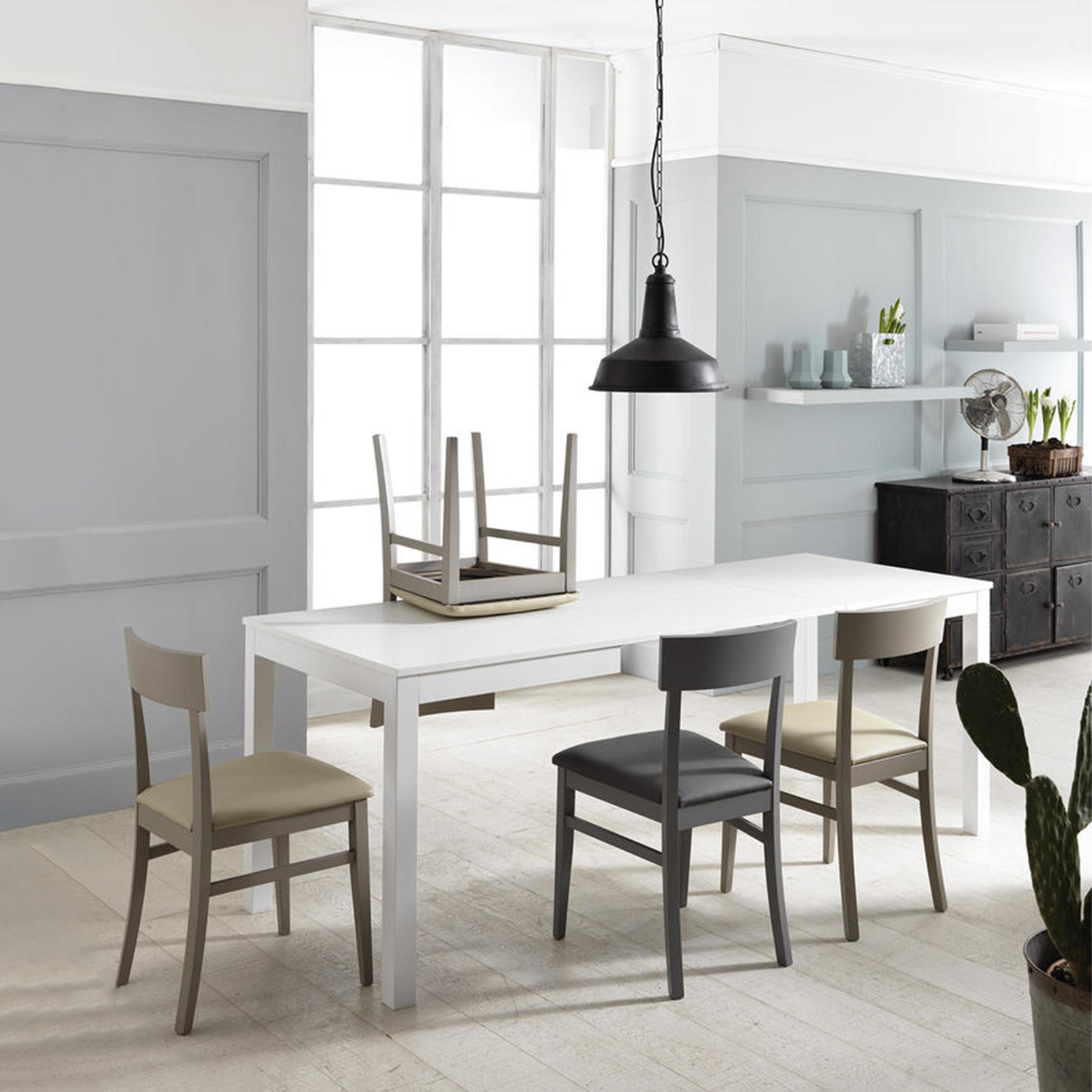 "Creta" extendable table with melamine top and solid wood legs, 130/210x80 cm, 76 cm high.