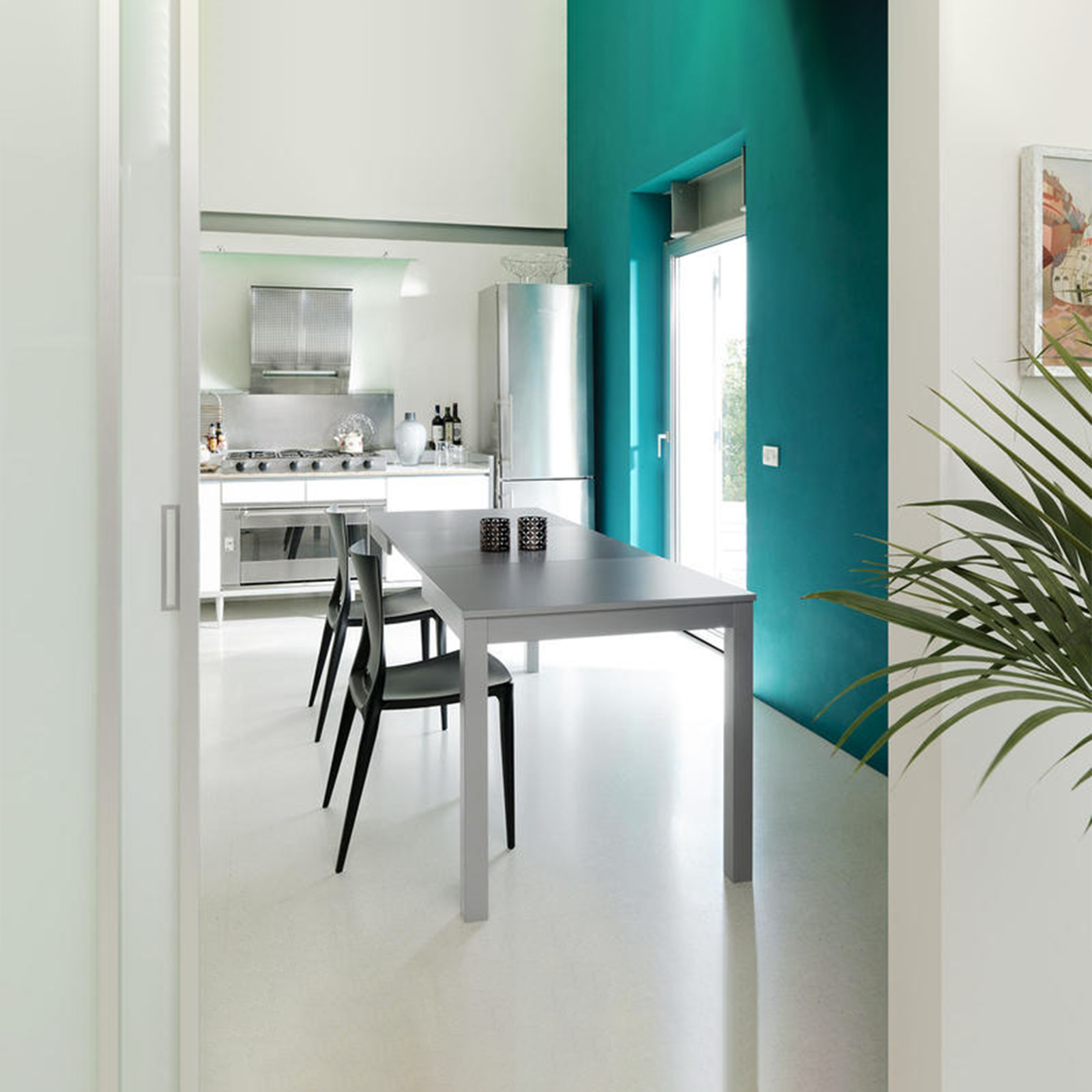 "Creta" extendable table with melamine top and solid wood legs, 130/210x80 cm, 76 cm high.