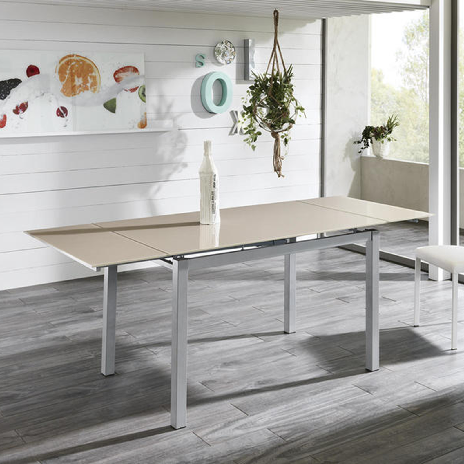 Extendable "Bali" table with tempered glass top and metal legs