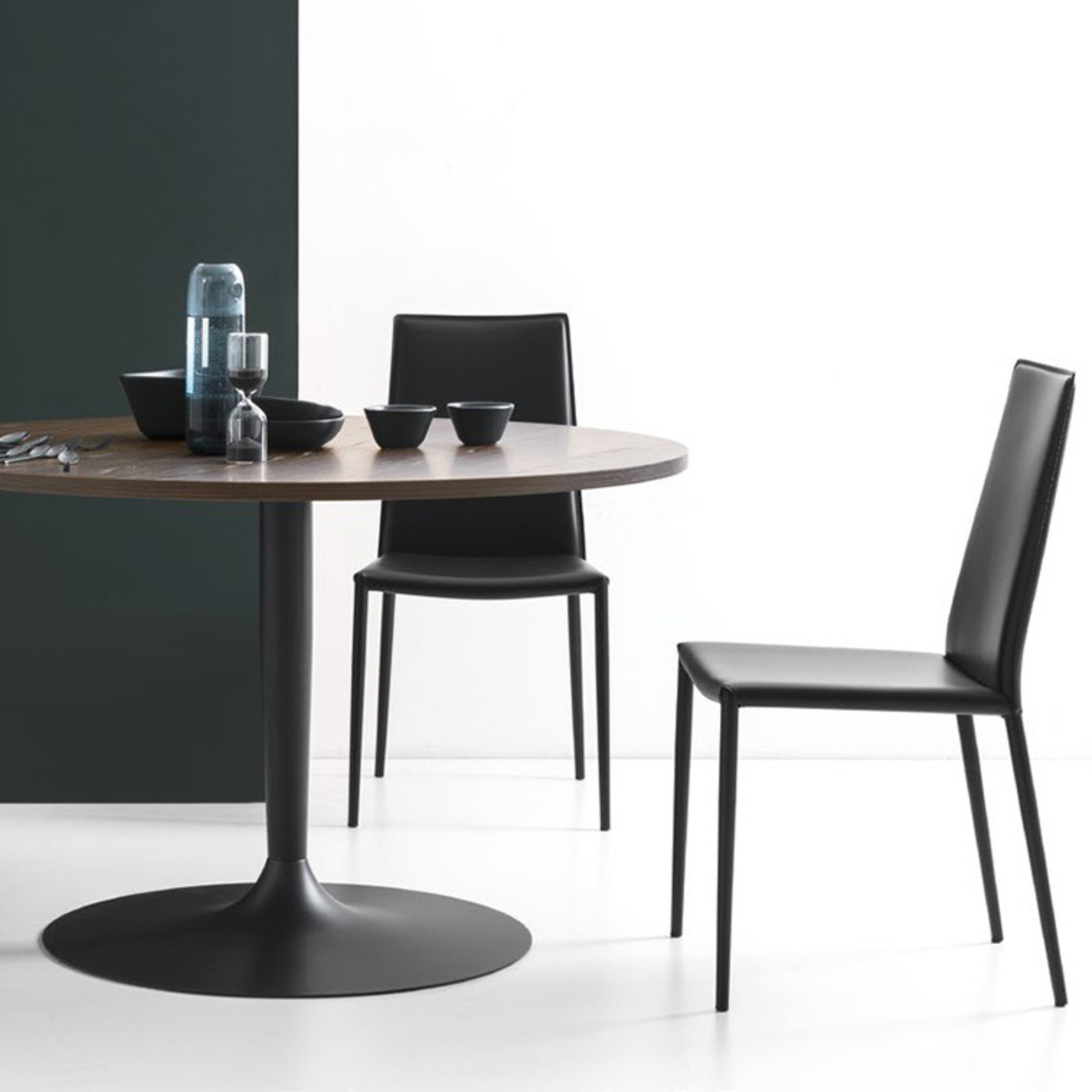 Set of modern "Boheme" living room chairs covered in regenerated leather, 48x52 cm, 90 cm high