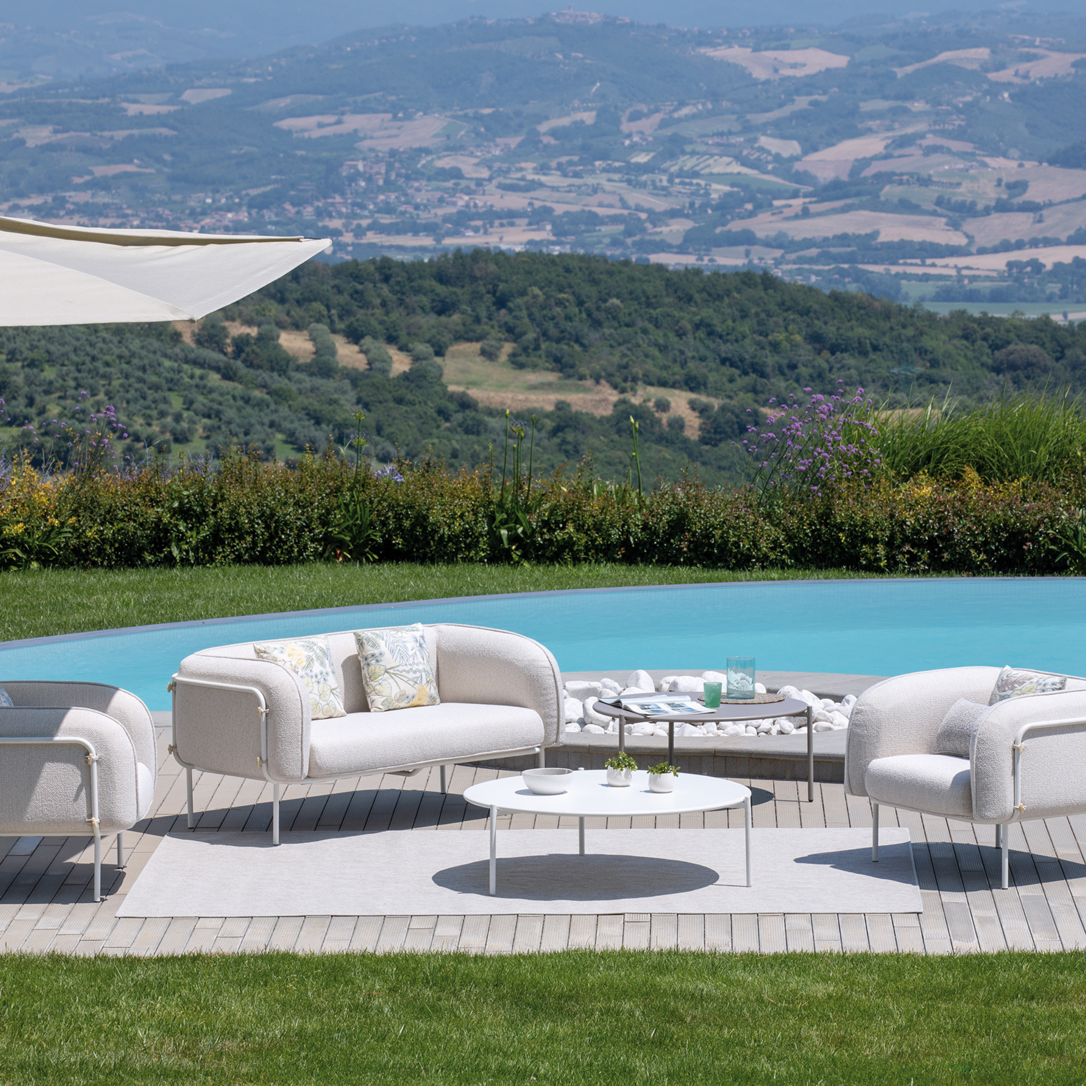 "Alamari" 2-seater outdoor sofa in padded fabric, metal frame, 170x87 cm, 74h