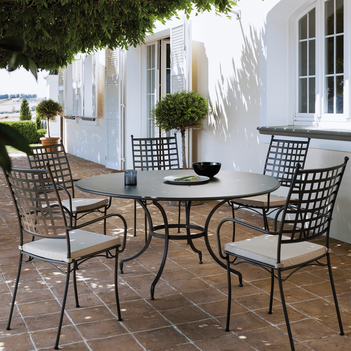 Tavolo tondo da pranzo in metallo zincato "Tosca" per giardino cm 145x145 75h - MondoViro