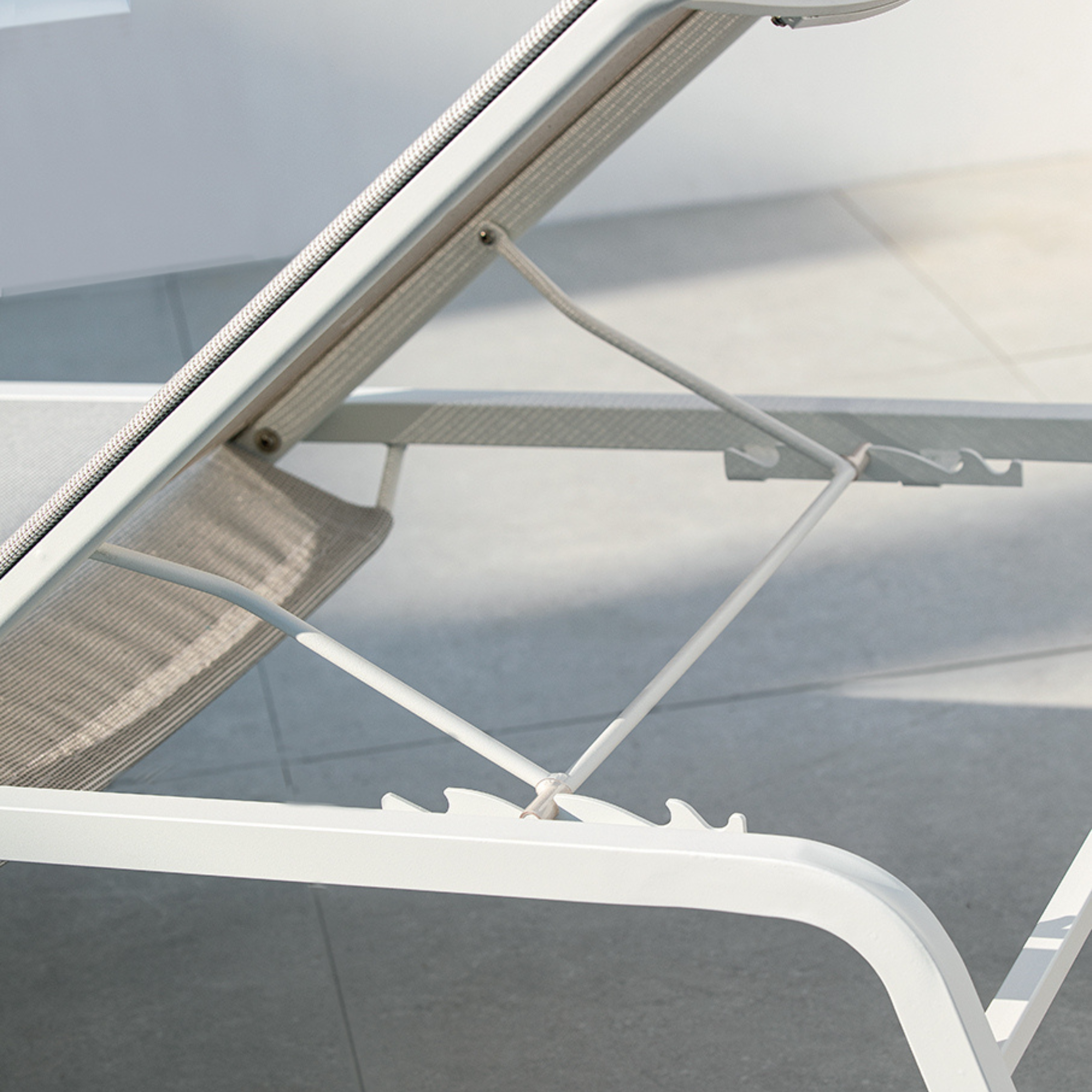 Stackable "Alice4" garden sun lounger in fabric and aluminium, 198x80 cm, 97 cm high