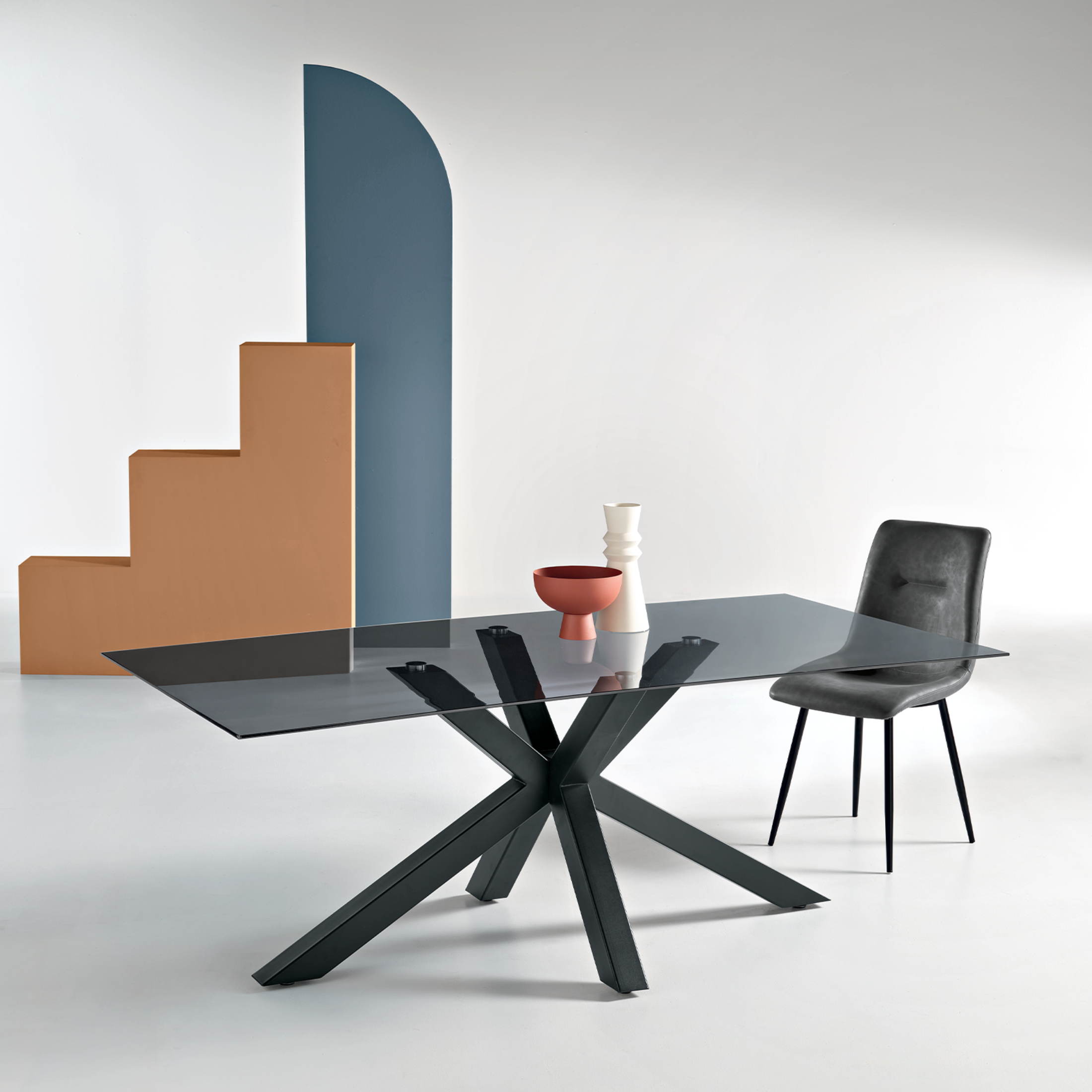 Fixed "Daky" table with glass top and metal base