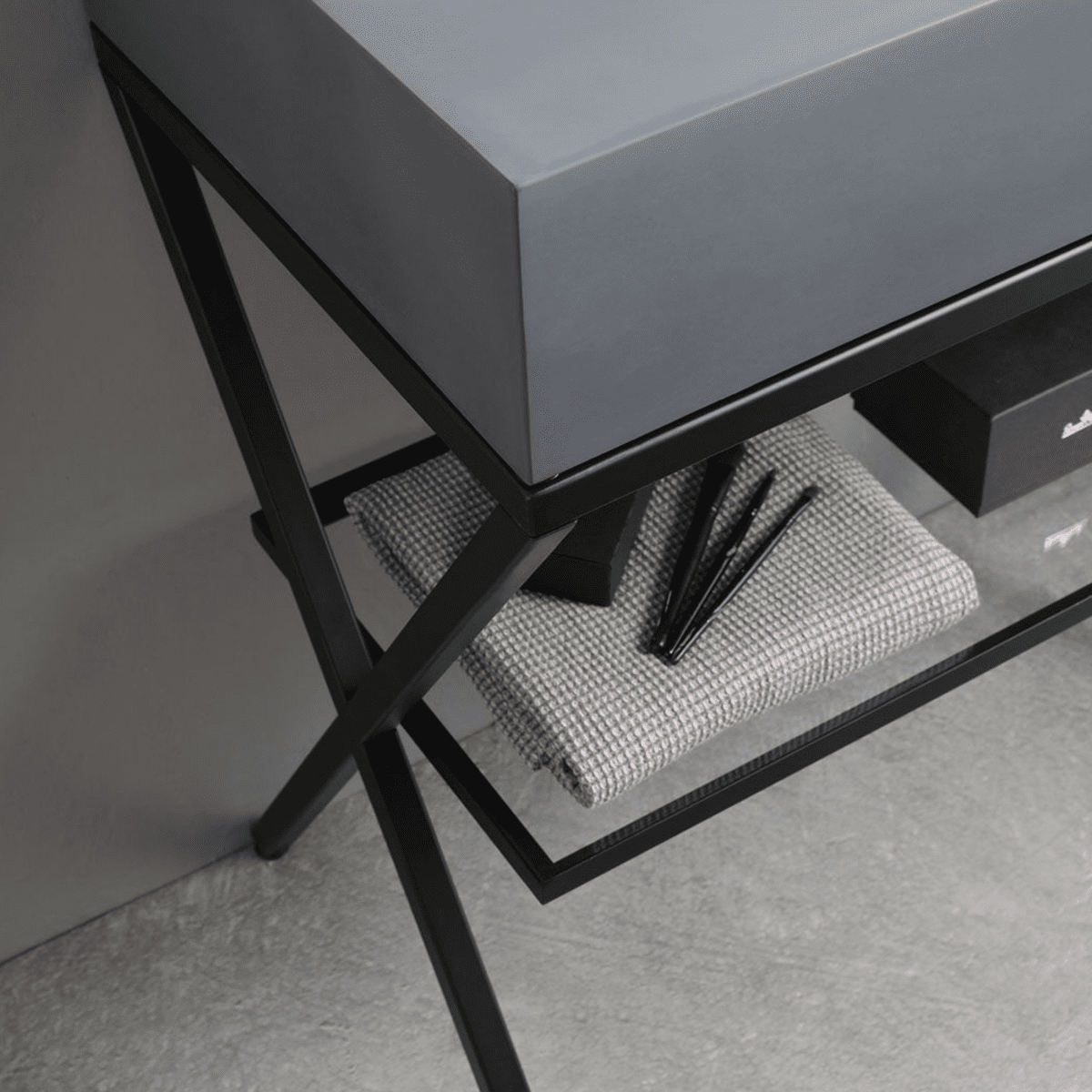 Mobile bagno a terra resina grigio "Figi" 80 cm con lavabo grigio e specchio rettangolare LED retroilluminato - MondoViro