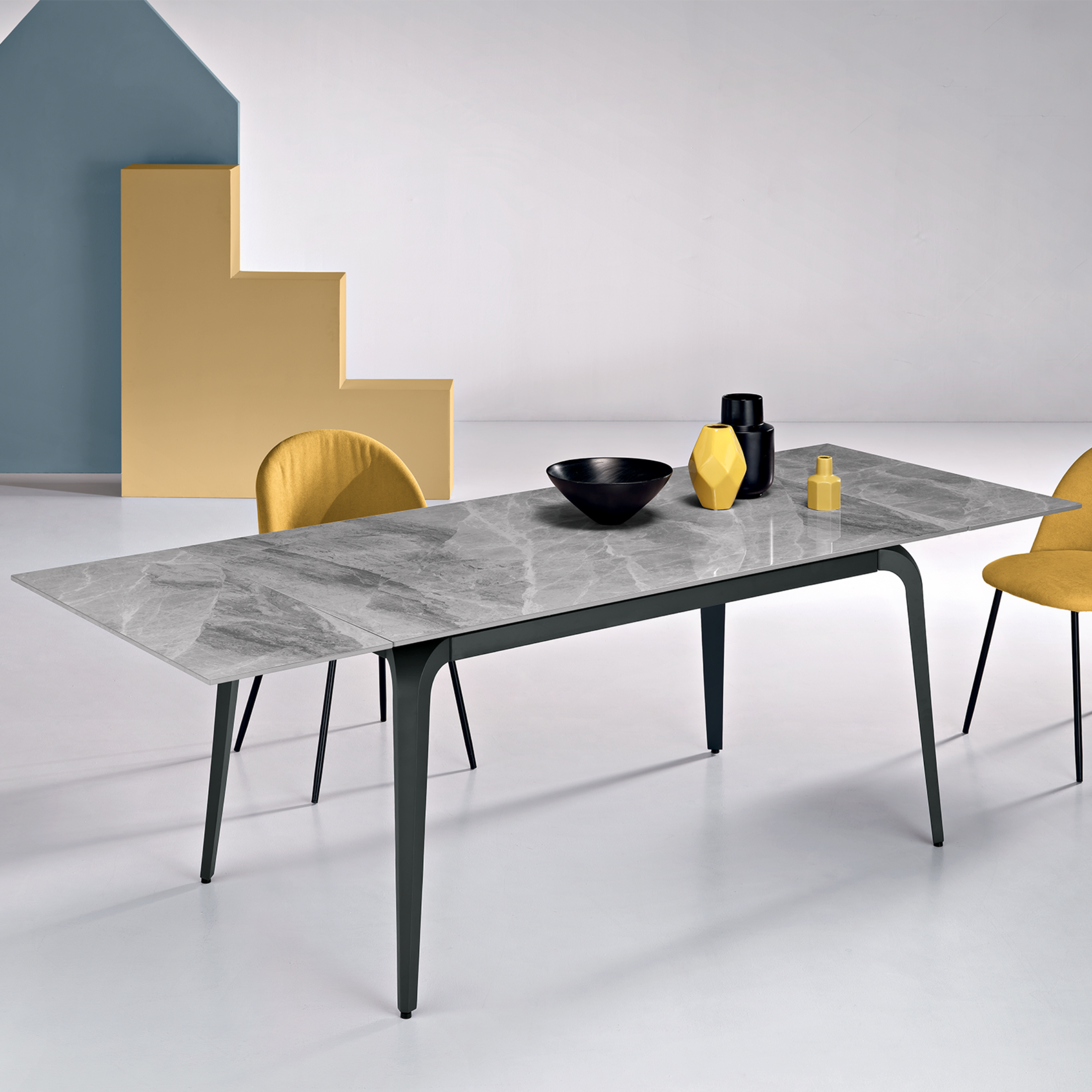Extendable "Gedy" marble-effect table with two extensions, 160/240x90 cm, 77 cm high.