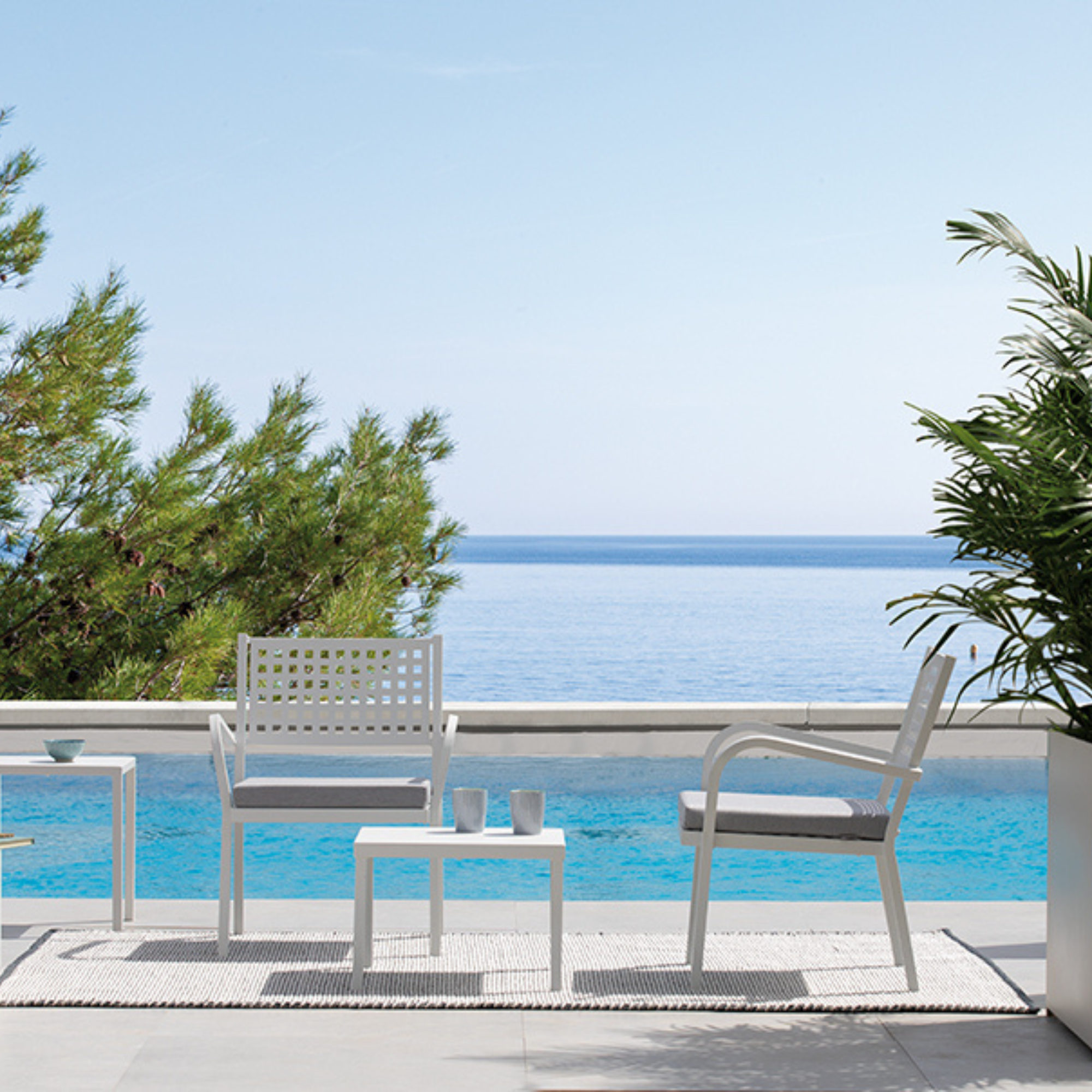 "Cus" square seat cushion with removable fabric cover