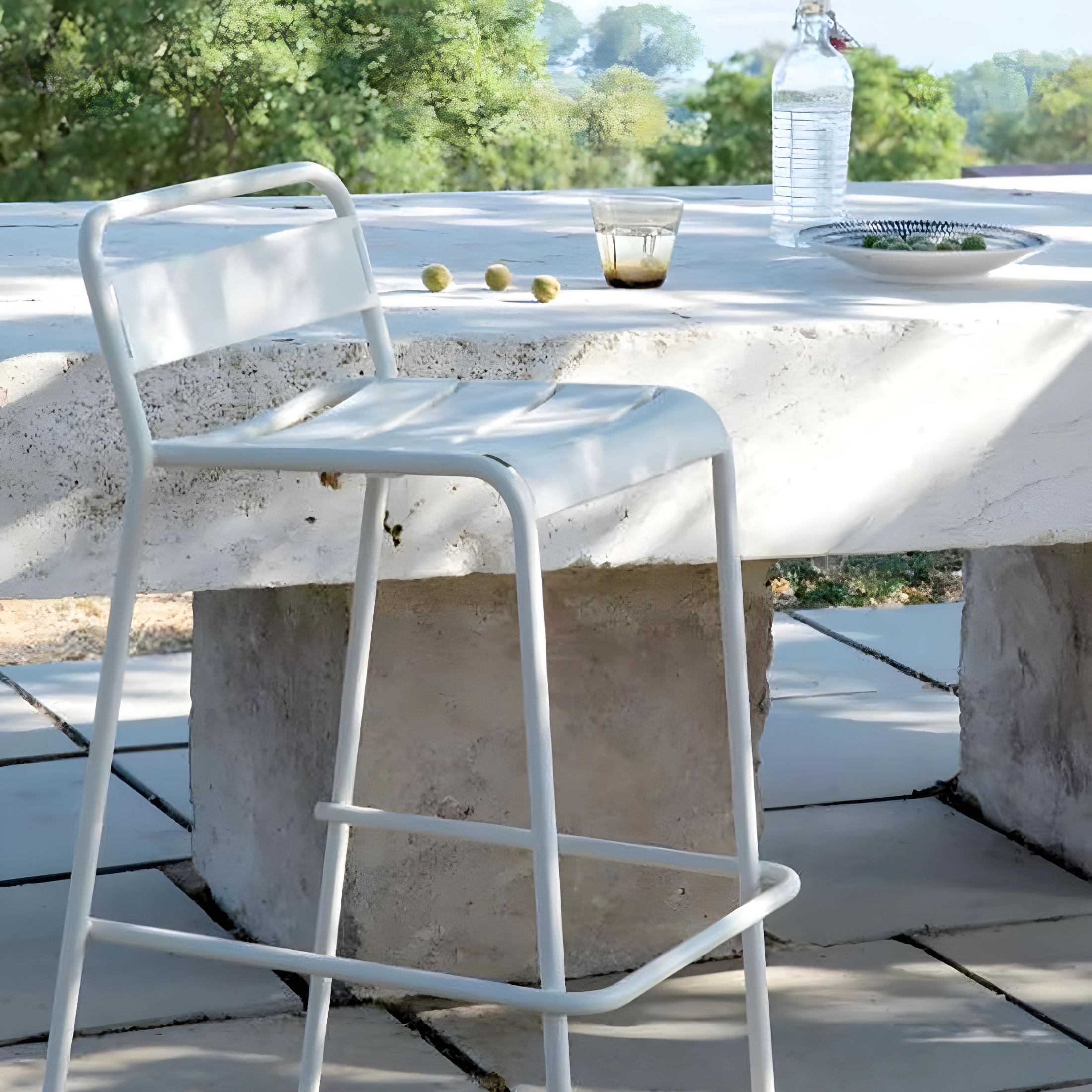 Stackable "Twist" painted metal garden stool, 45x47 cm, 95 cm high