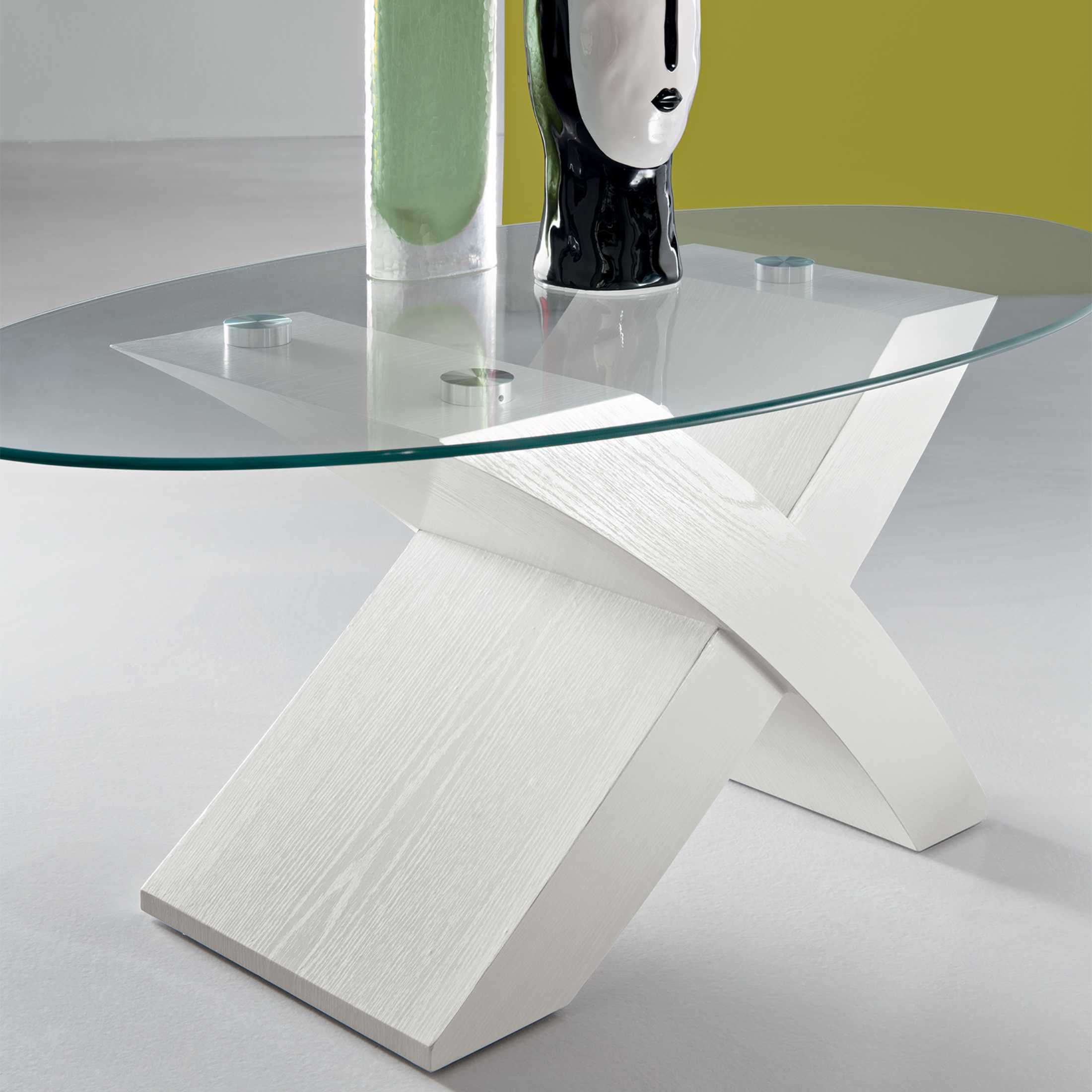 "Jeda" oval glass coffee table with wooden base, 110x59 cm, 45 cm high.