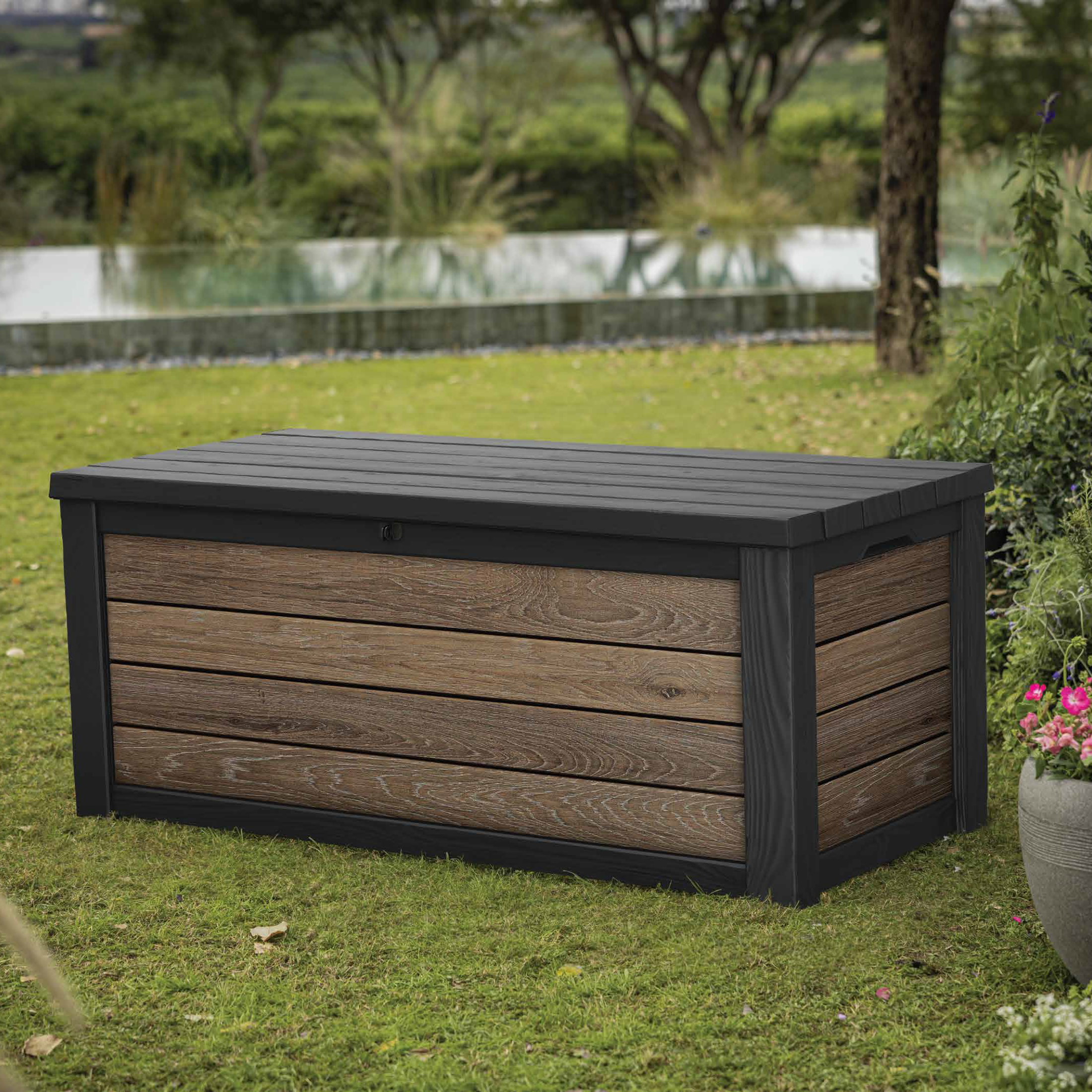 "Betù" garden trunk, brown ash, resistant, 151.7 x 72.5 cm, 70 cm high.