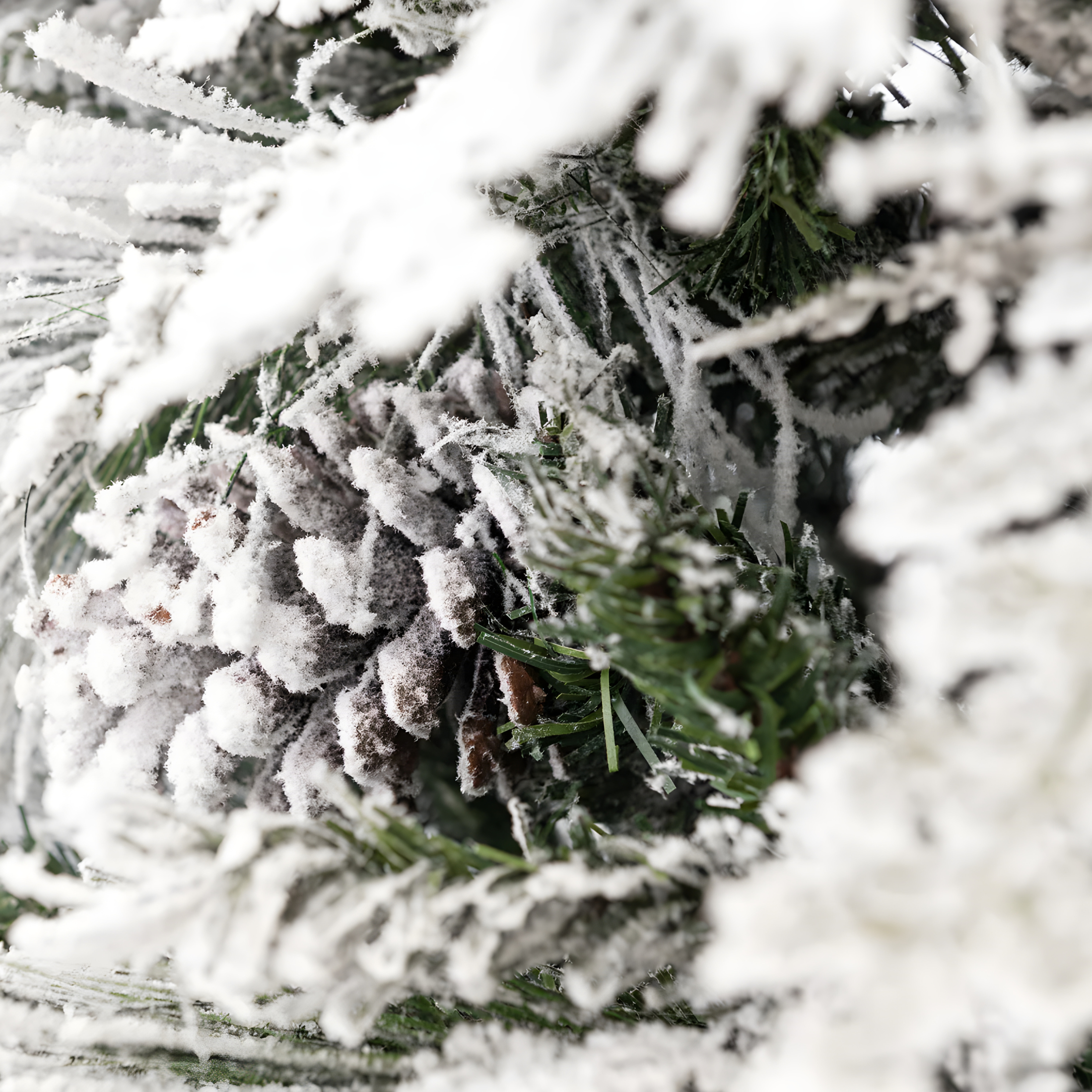 Árbol de Navidad nevado con piñas "Sleet" en PE efecto Real Touch + PP 240cm de alto