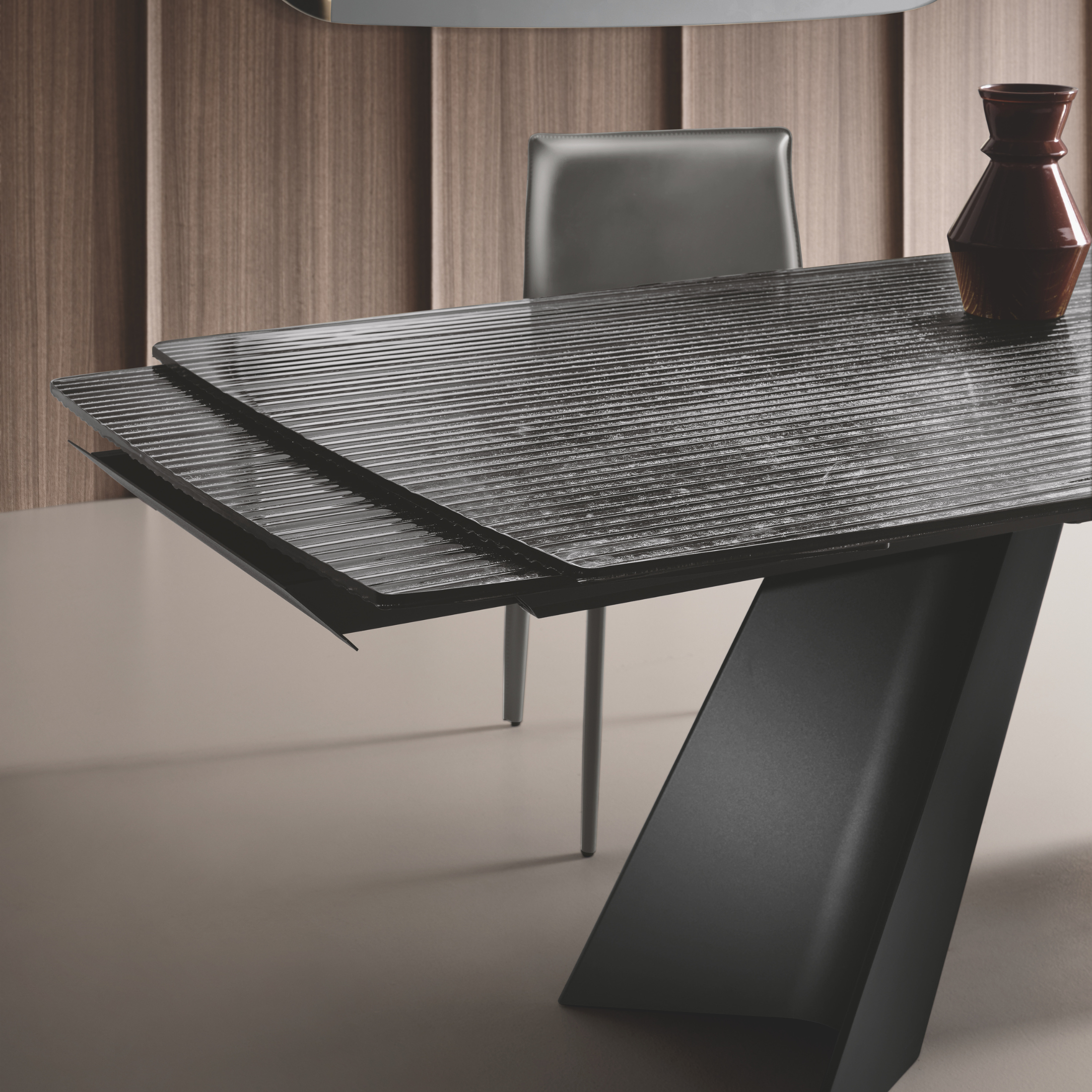 Extendable "Maya" modular table in ribbed glass with back-silvered finish and metal base, 200/286x100 cm, 77 cm high