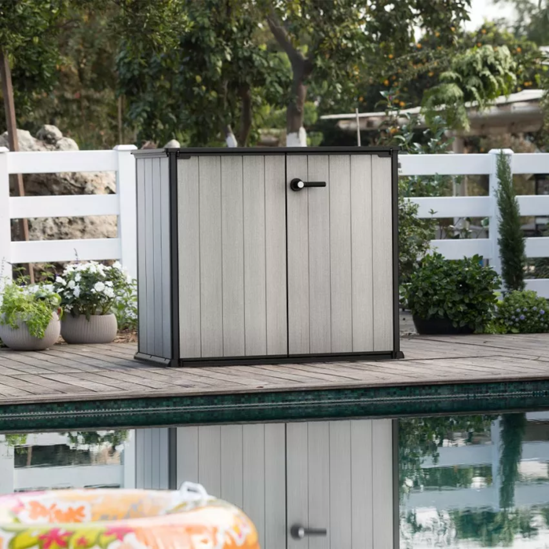 "Patio" tool chest in paintable resin, roomy, 139.5x77 cm, 120h