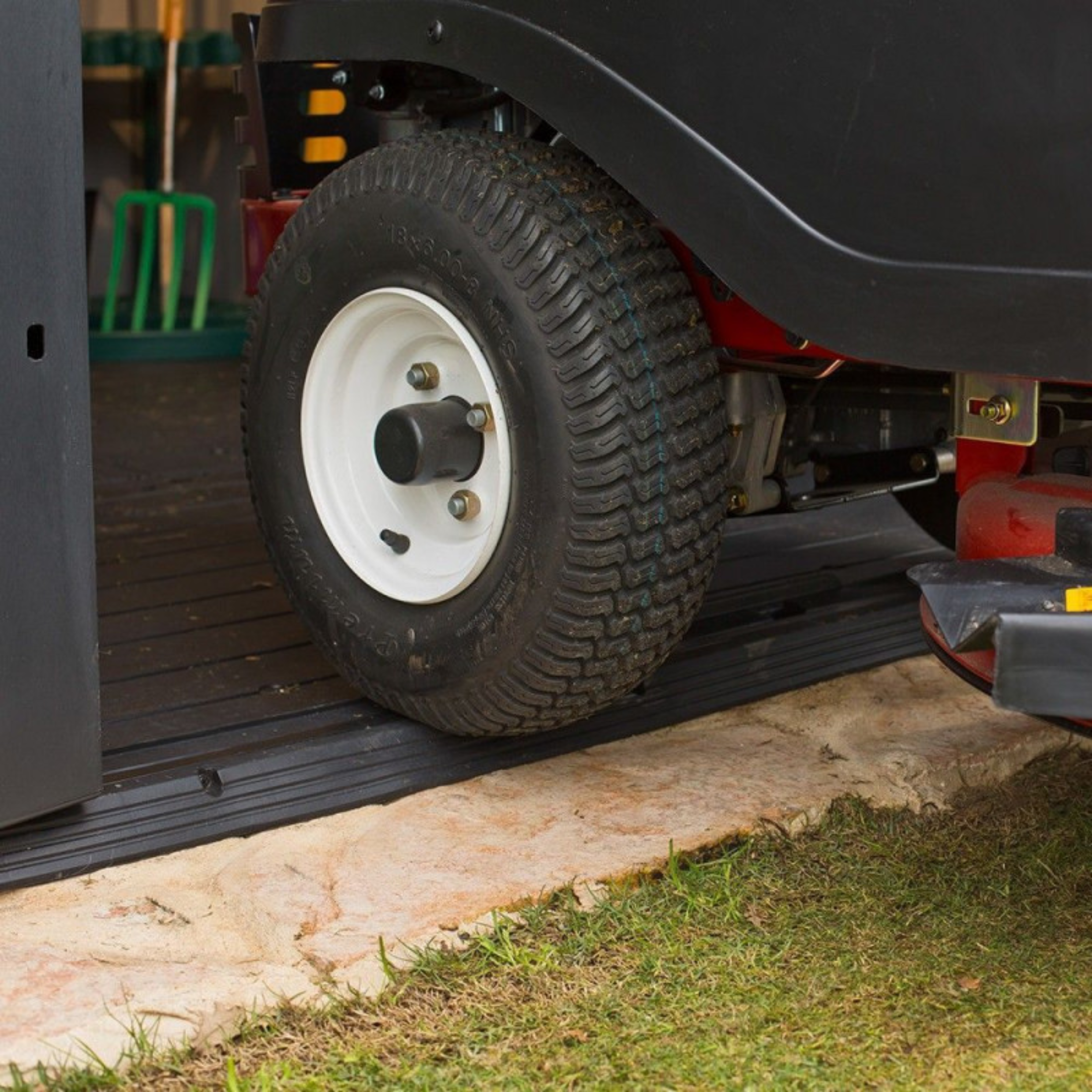 "Outdoor" garden shed with resin floor and side window