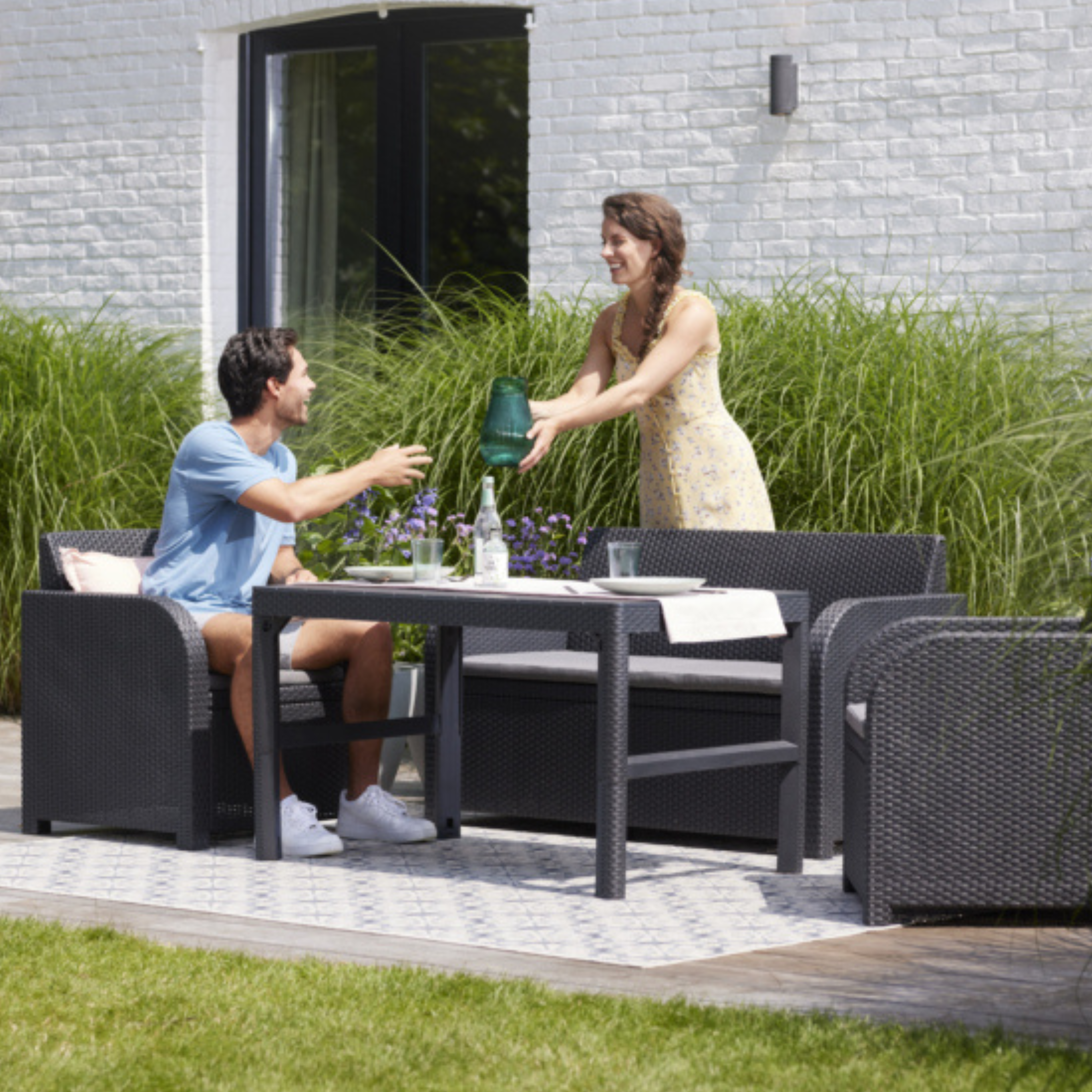"Carolina" resin garden lounge set with extendable table
