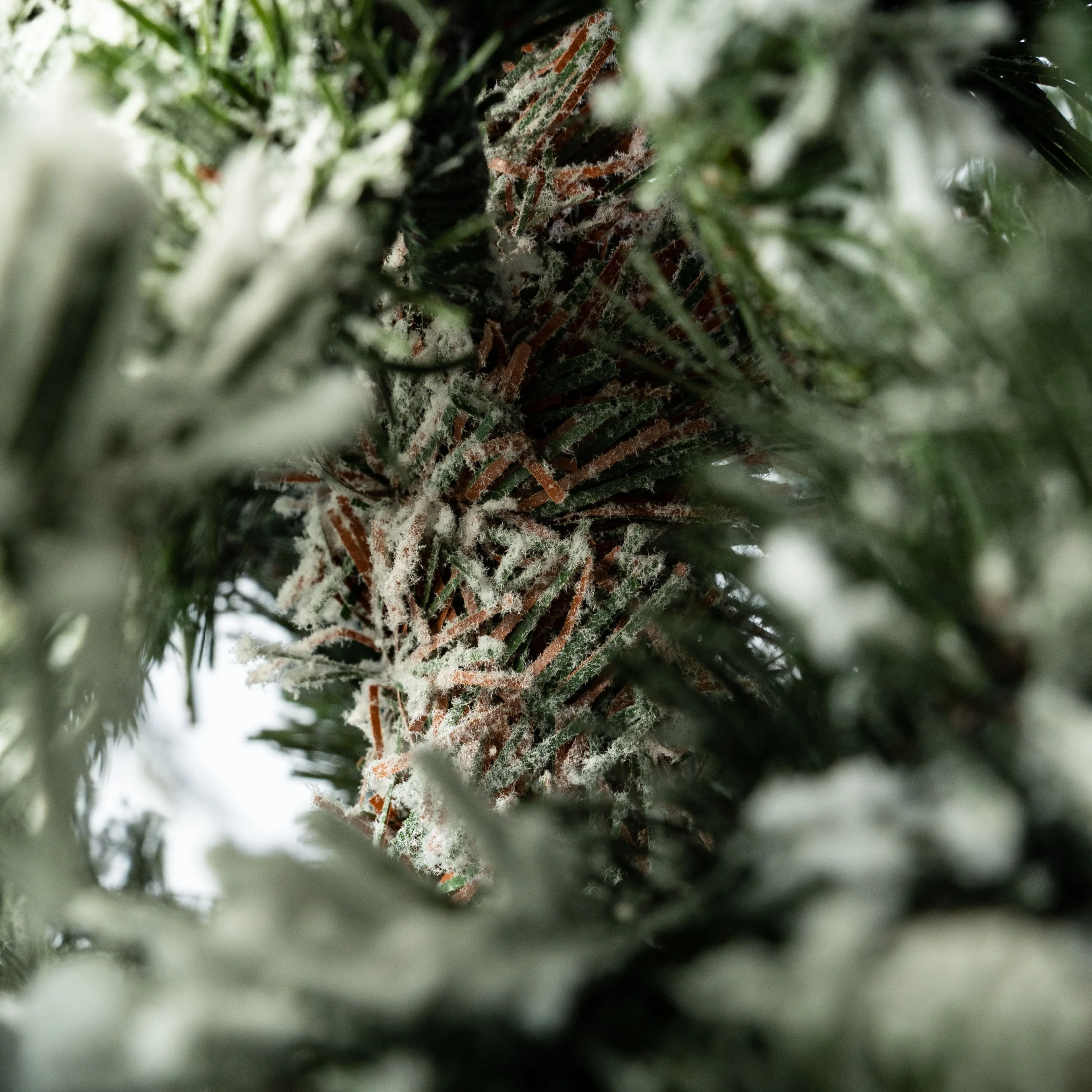 Slim snow-covered "Snowflake" Christmas tree in PE with real touch effect + PVC + flock