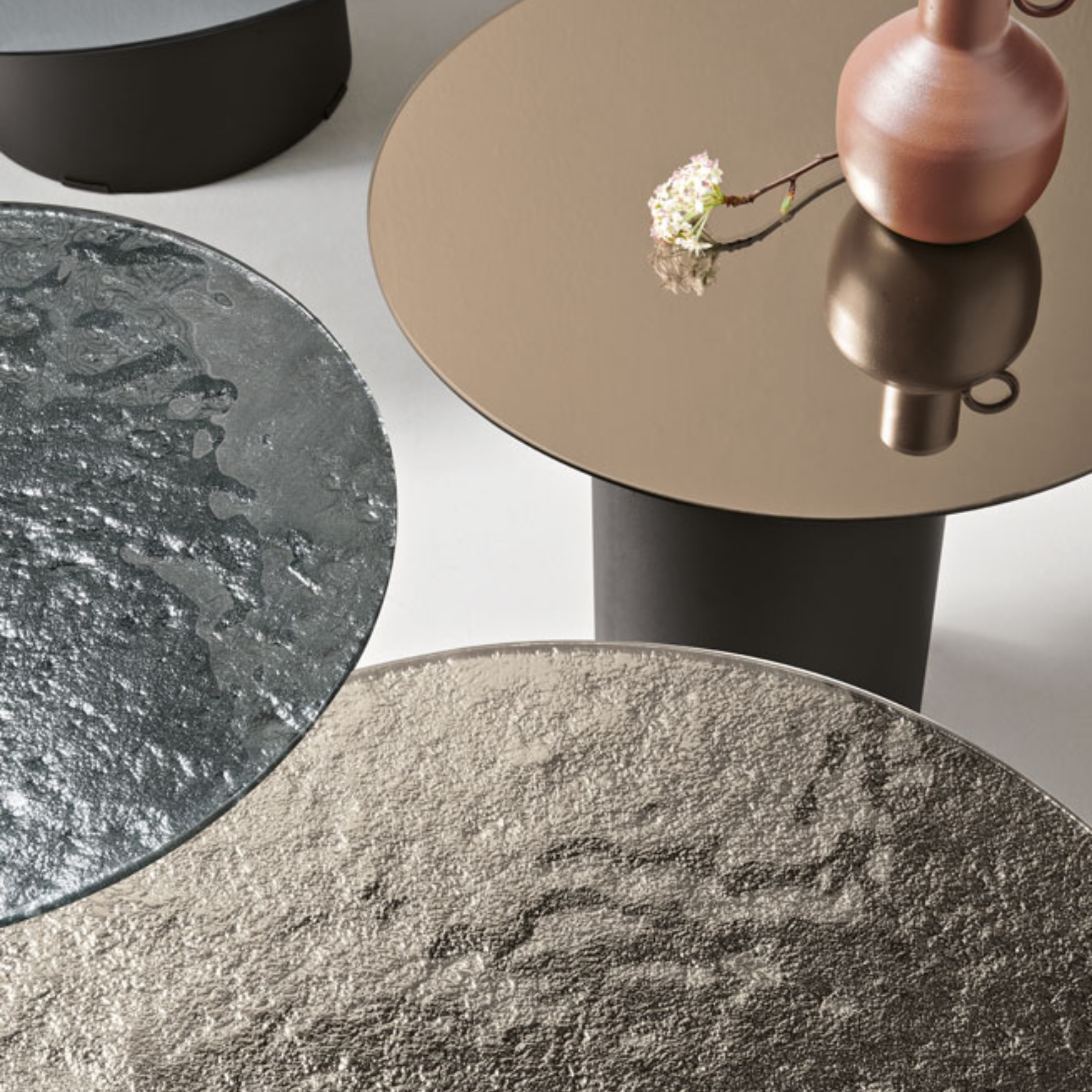 Round "Dixy" coffee table with metal base and glass top