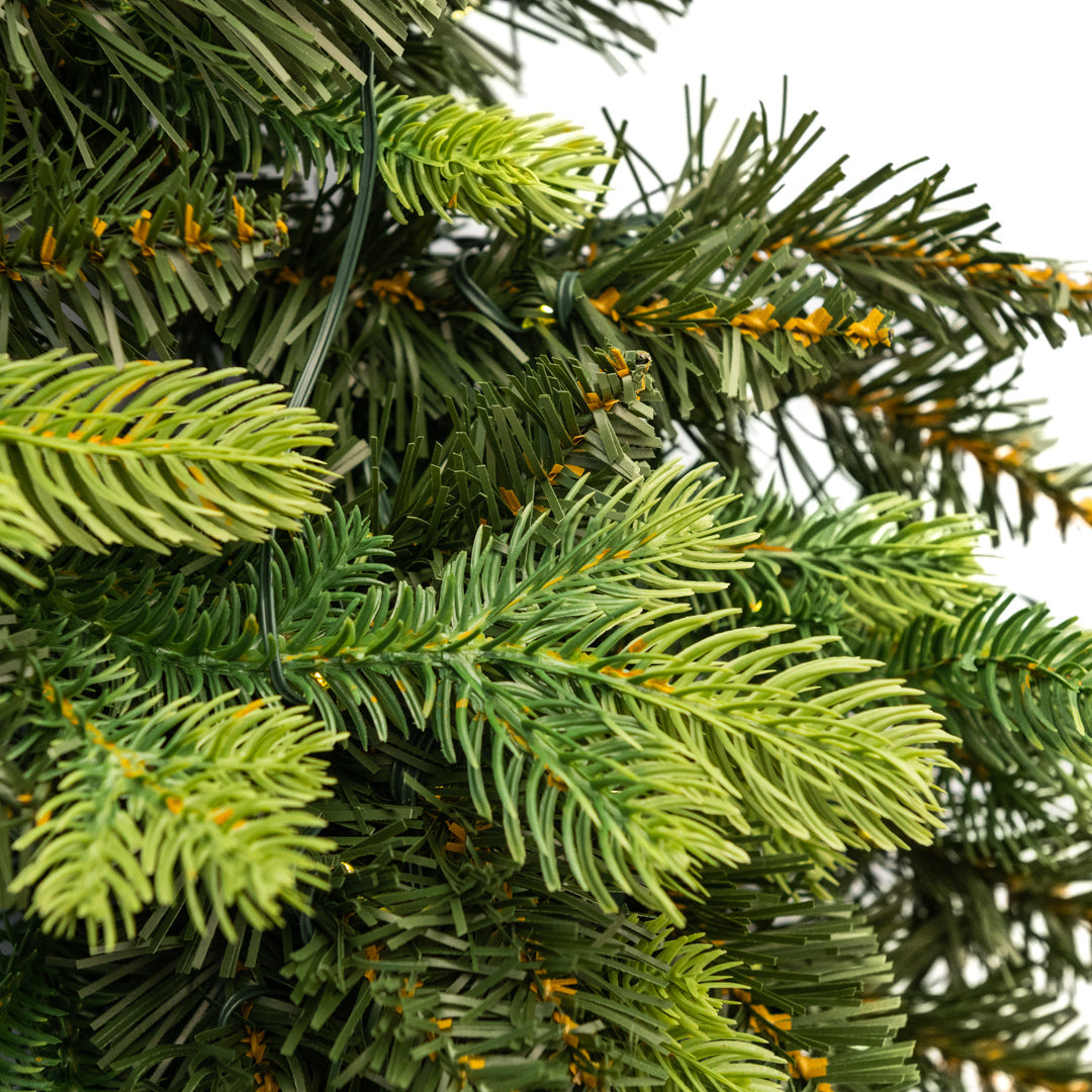 "Madame" Christmas wreath with micro-LEDs behind the door in PE with a real-touch effect