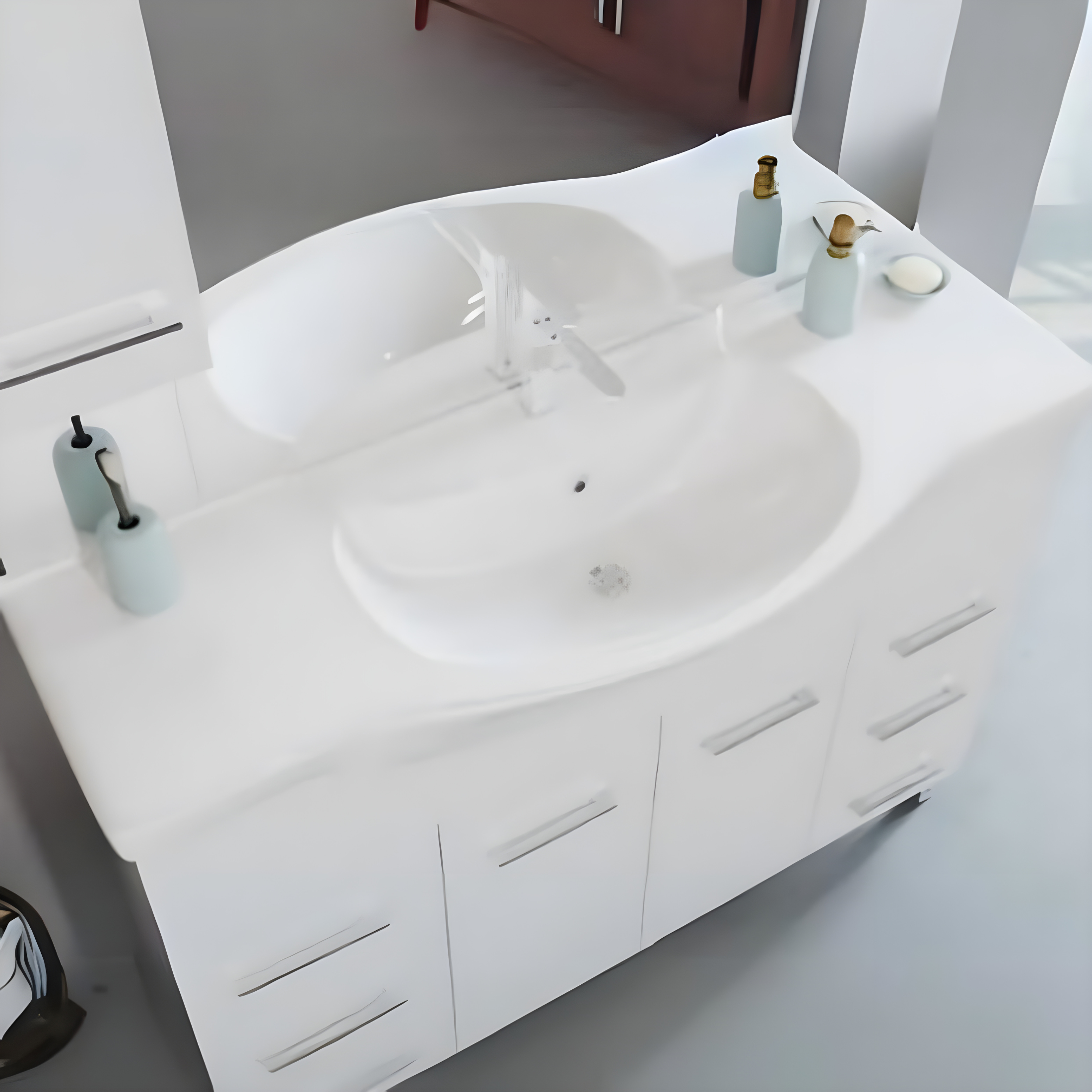 "Kiro" bathroom furniture in melamine with a glossy white finish, built-in ceramic sink and mirror