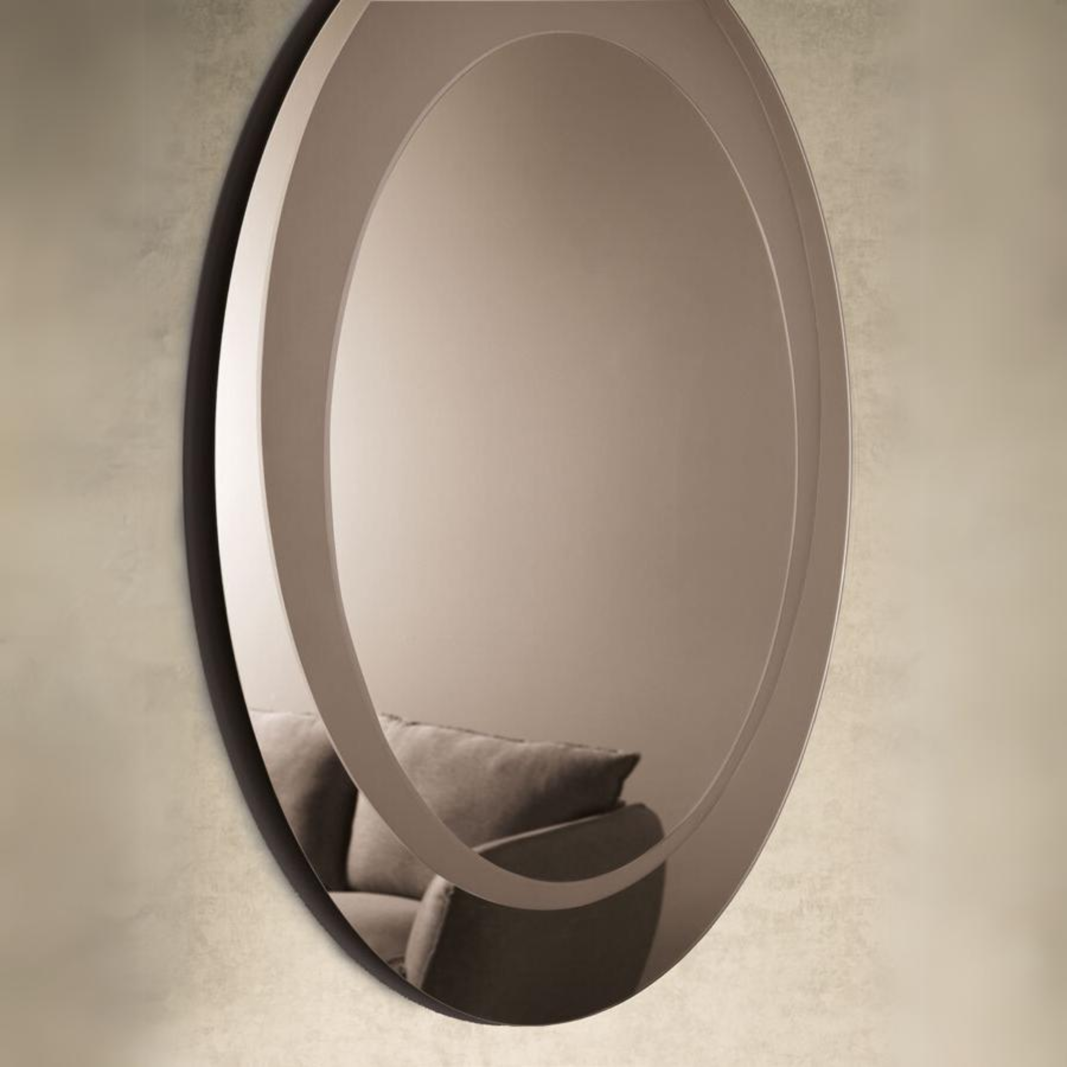 Round "Malaga" wall mirror with elegant sandblasted decoration