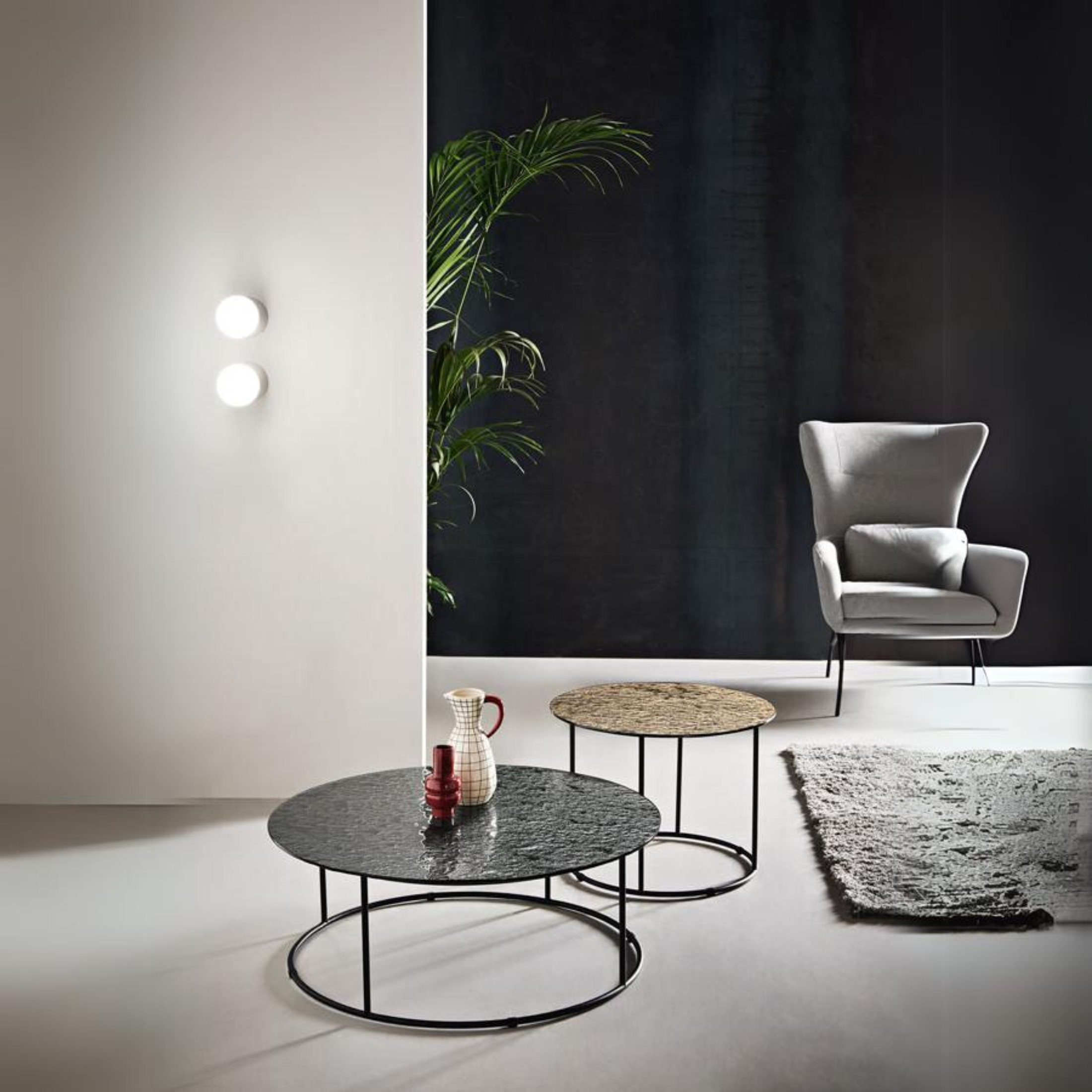 Elegant "Meyla" coffee table in hammered glass with a metal base