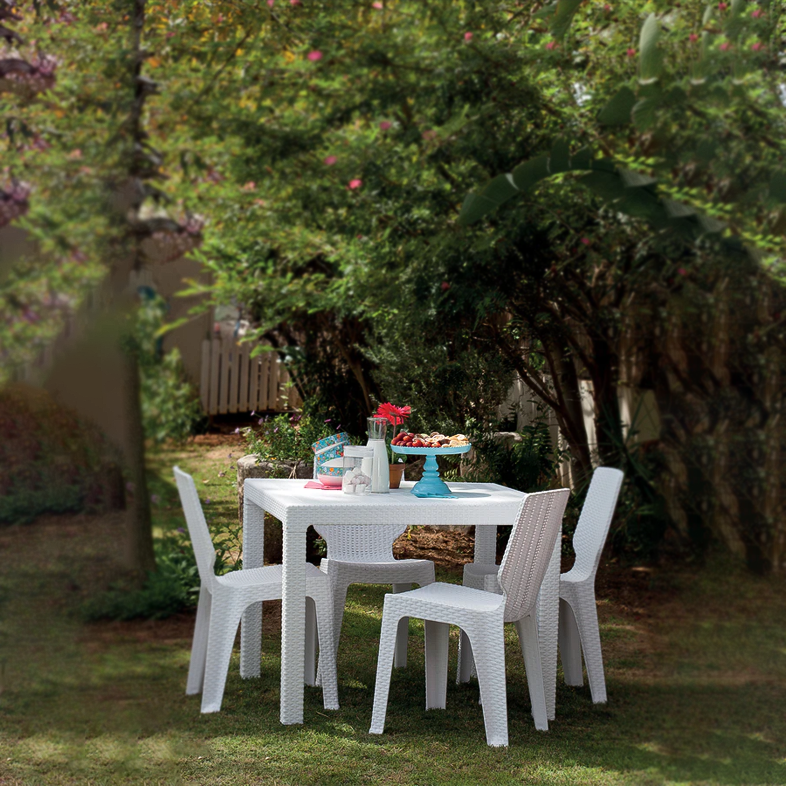 Sedia da pranzo bianca T-Chair in resina rattan per giardino